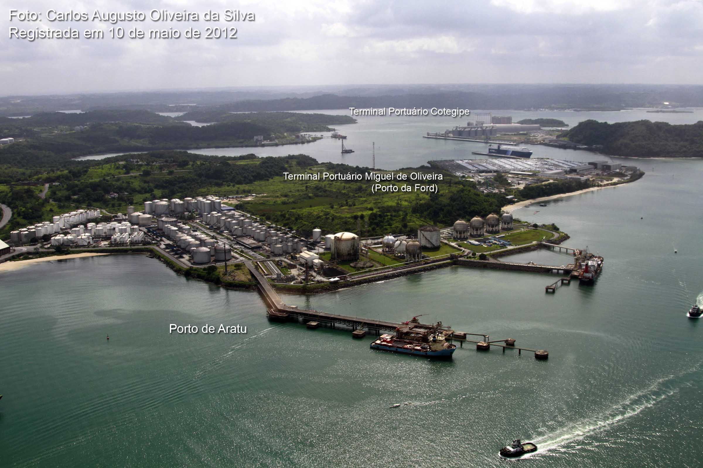 Vista aérea do Porto de Aratu na Baía de Todos os Santos, município de Candeias.