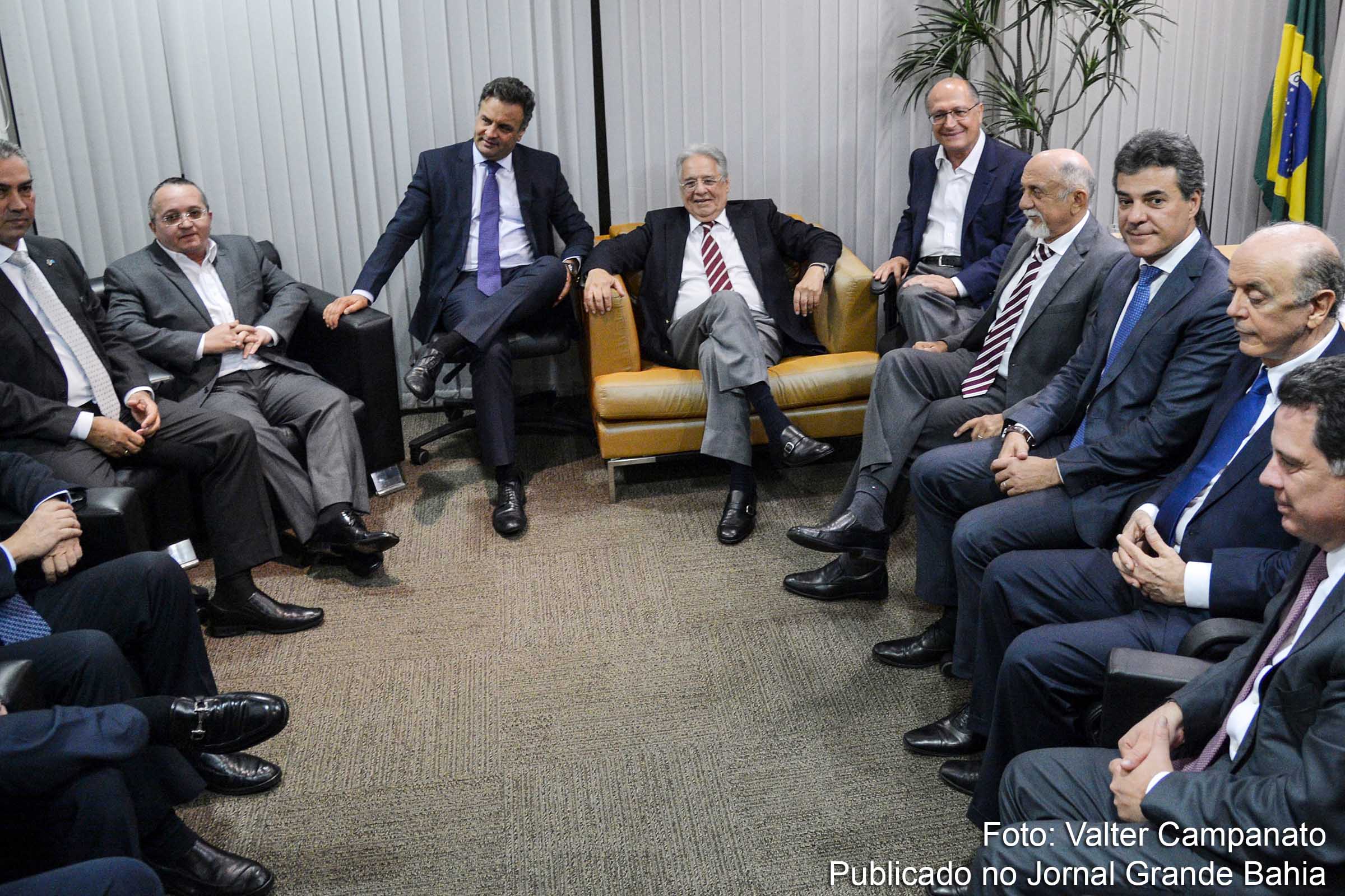 O presidente nacional do PSDB, senador Aécio Neves, o ex-presidente da Fernando Henrique Cardoso, e governadores tucanos em reunião na sede da Executiva Nacional do PSDB.