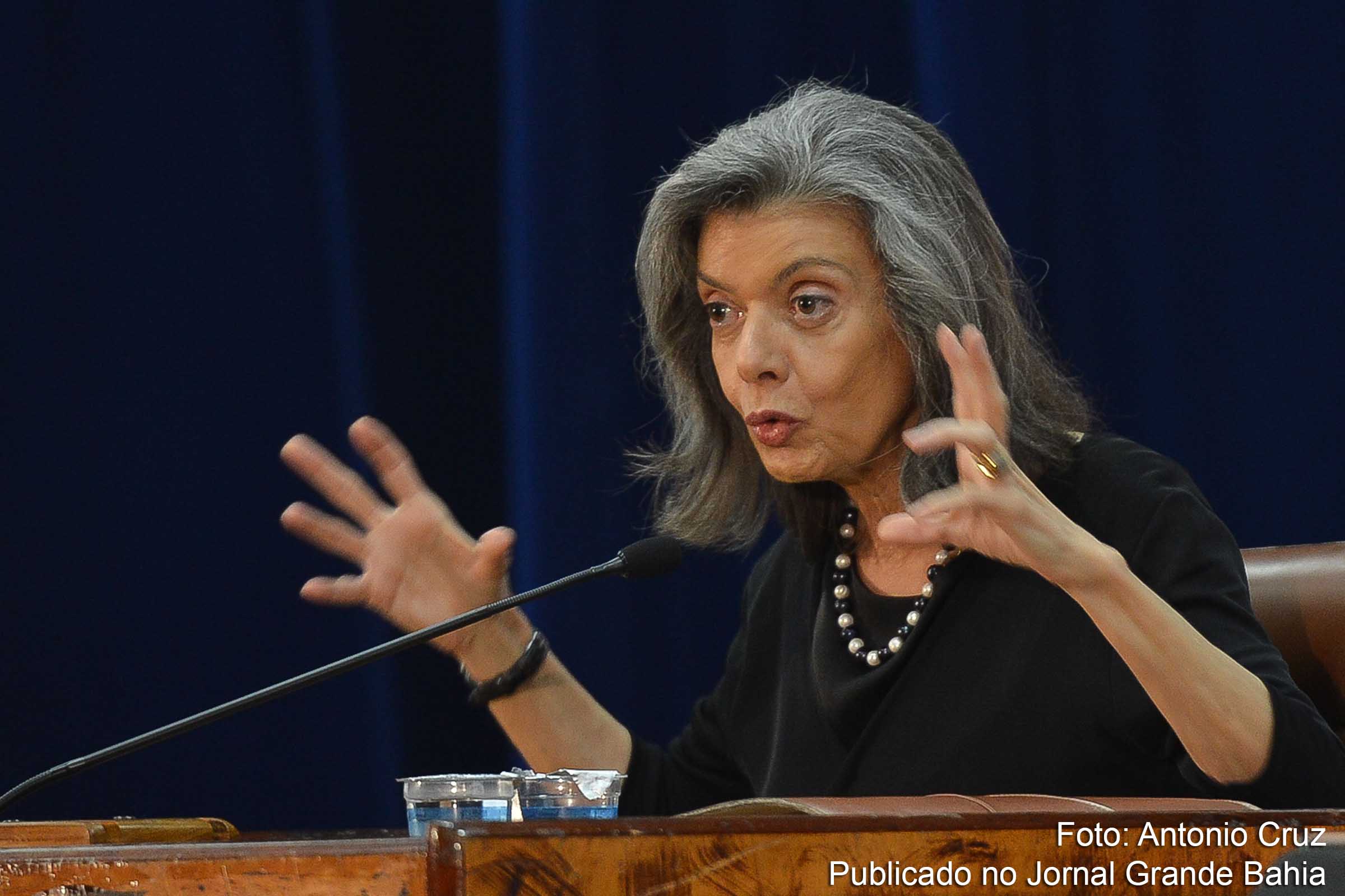 O juiz precisa se formar, informar e se aperfeiçoar permanentemente, disse a ministra do STF Carmen Lúcia, em entrevista.