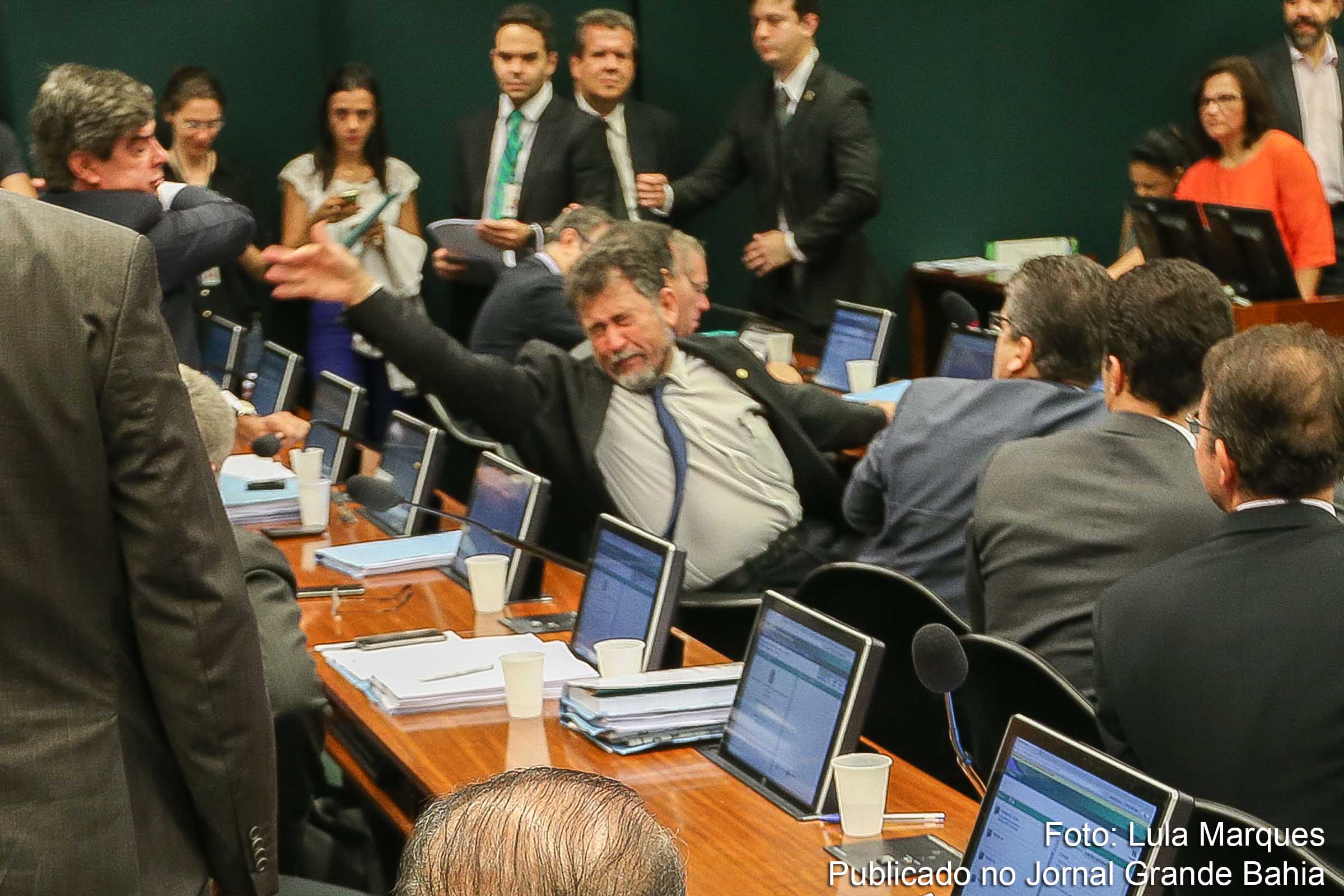 Defensores do deputado Eduardo Cunha partem para a agressão, durante sessão do Conselho de Ética e Decoro Parlamentar da Câmara dos Deputados.