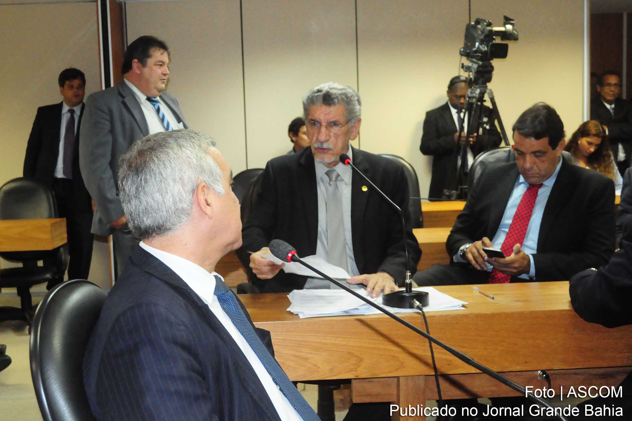 Deputado Herzem Gusmão comemora projeto de lei aprovado na Assembleia que reduz o valor da multa em 80% a 'vanzeiros' da Bahia.