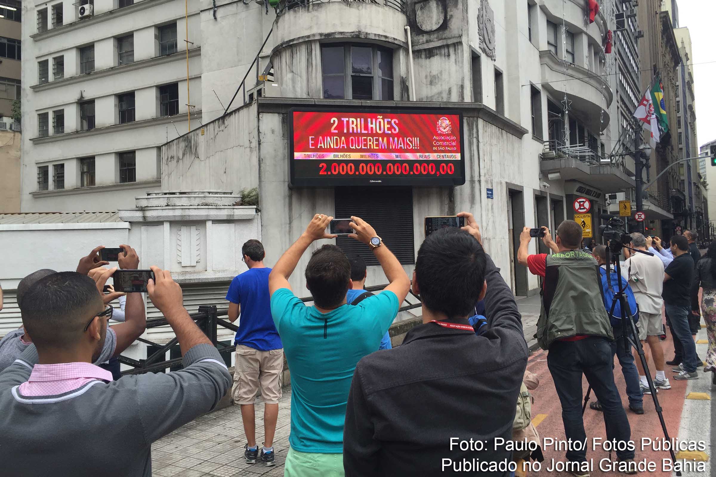 Impostômetro atinge a marca de R$ 2 trilhões pela primeira vez.