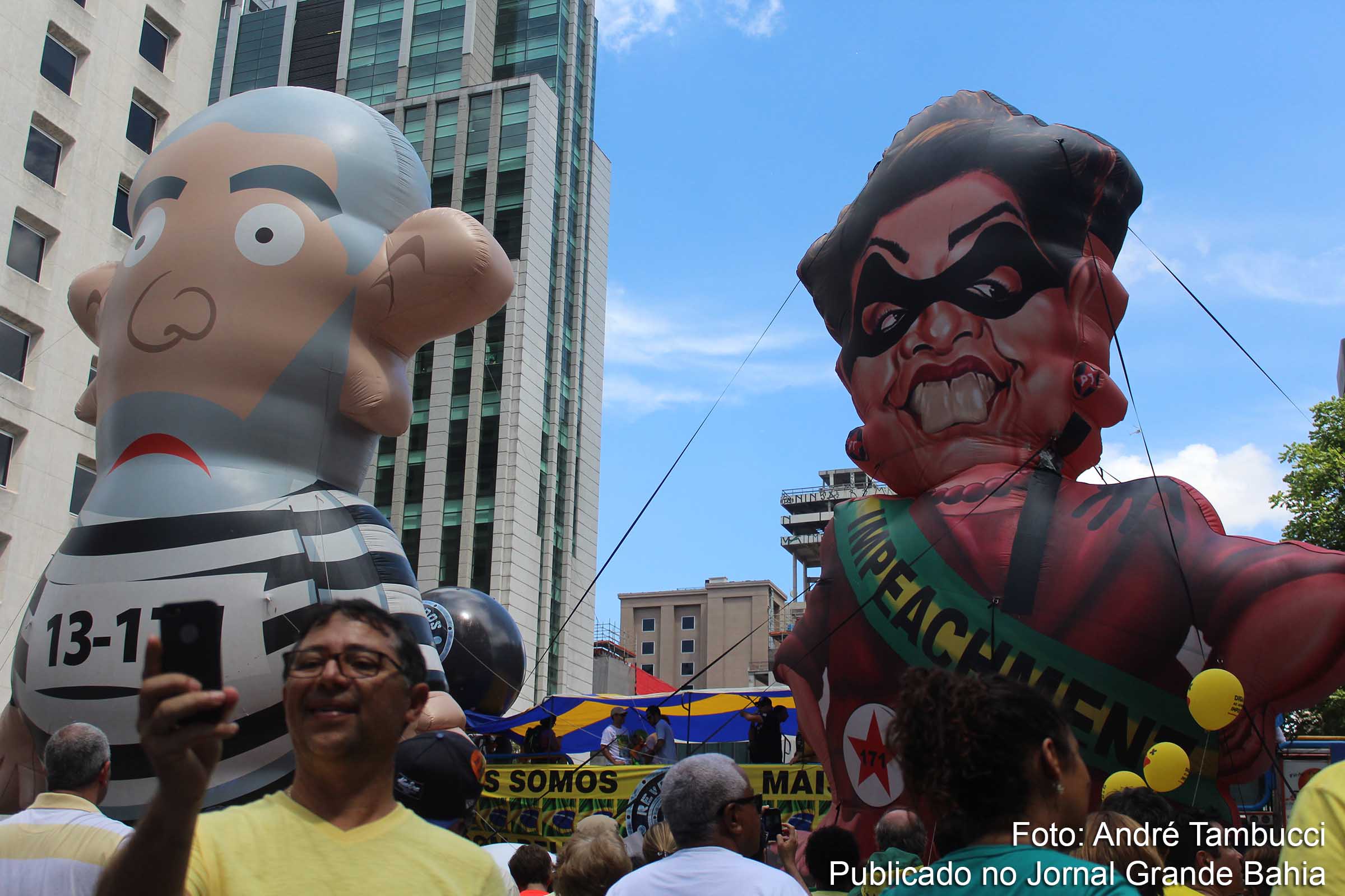 Manisfestantes reúnem-se na avenida Paulista, em ato contra o governo Dilma Rousseff.