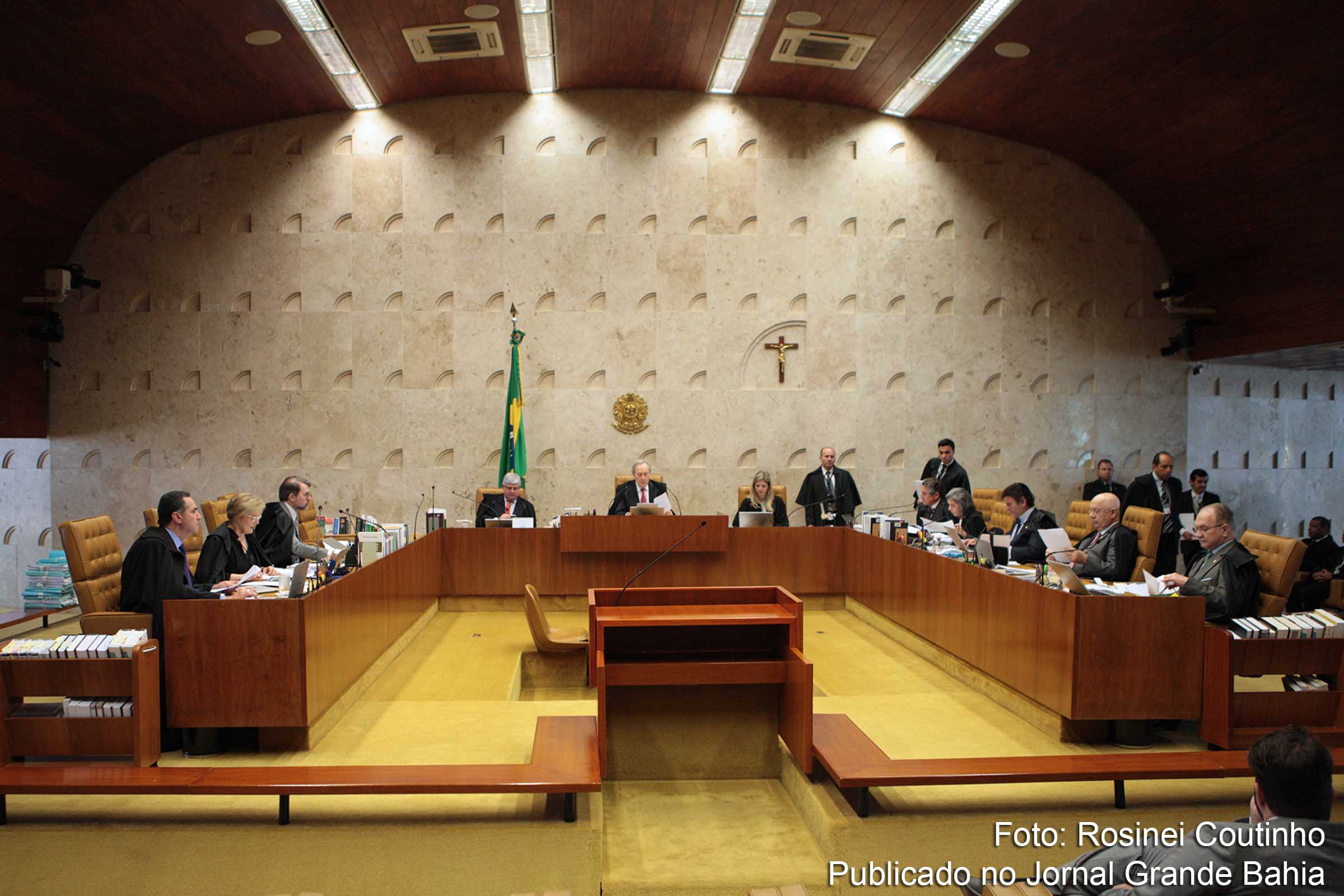 Supremo Tribunal Federal aprova ata de julgamento sobre rito do impeachment.