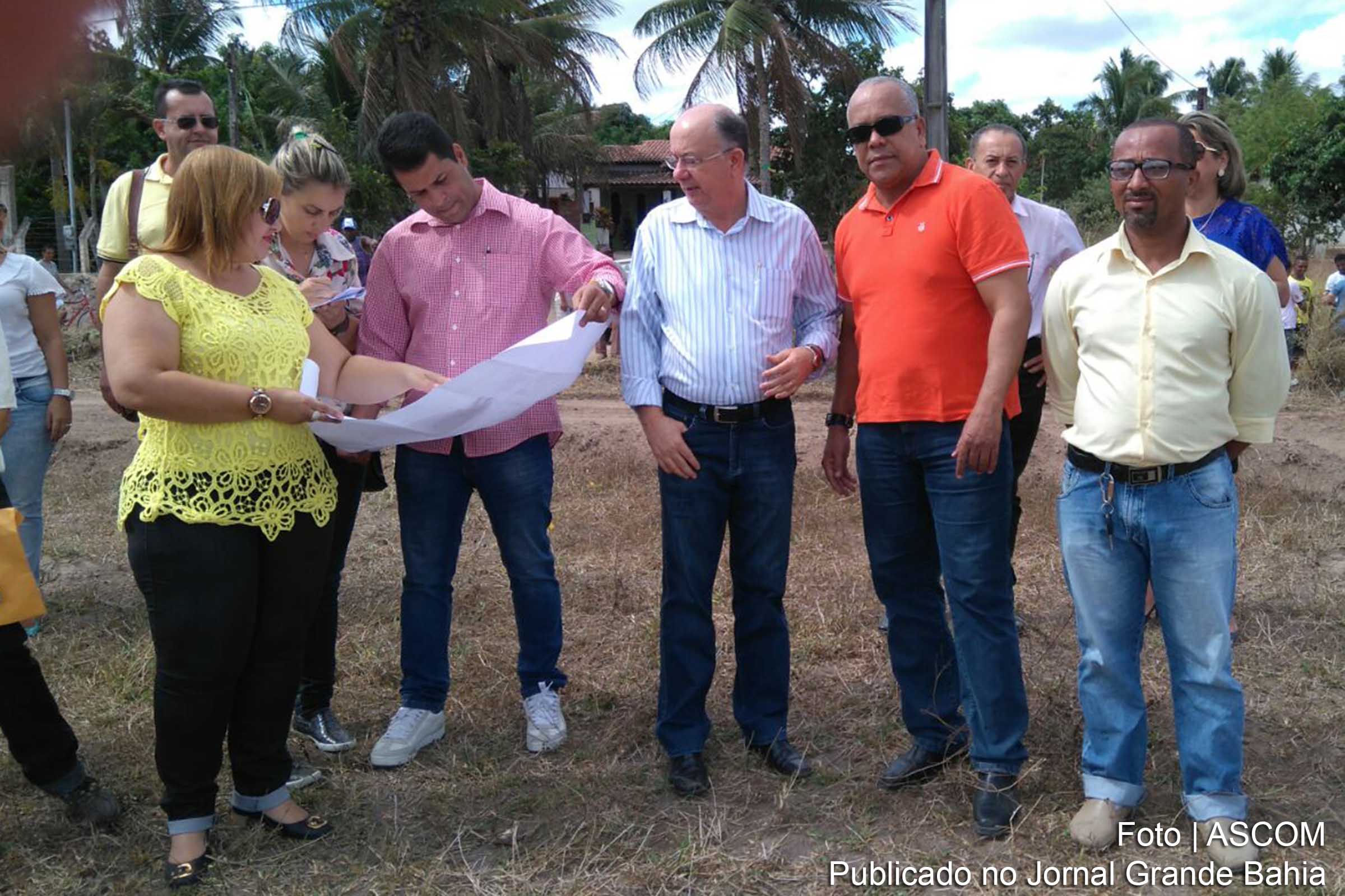 Prefeito José Ronaldo (camisa azul) e Joilton Freitas (camisa vermelha).