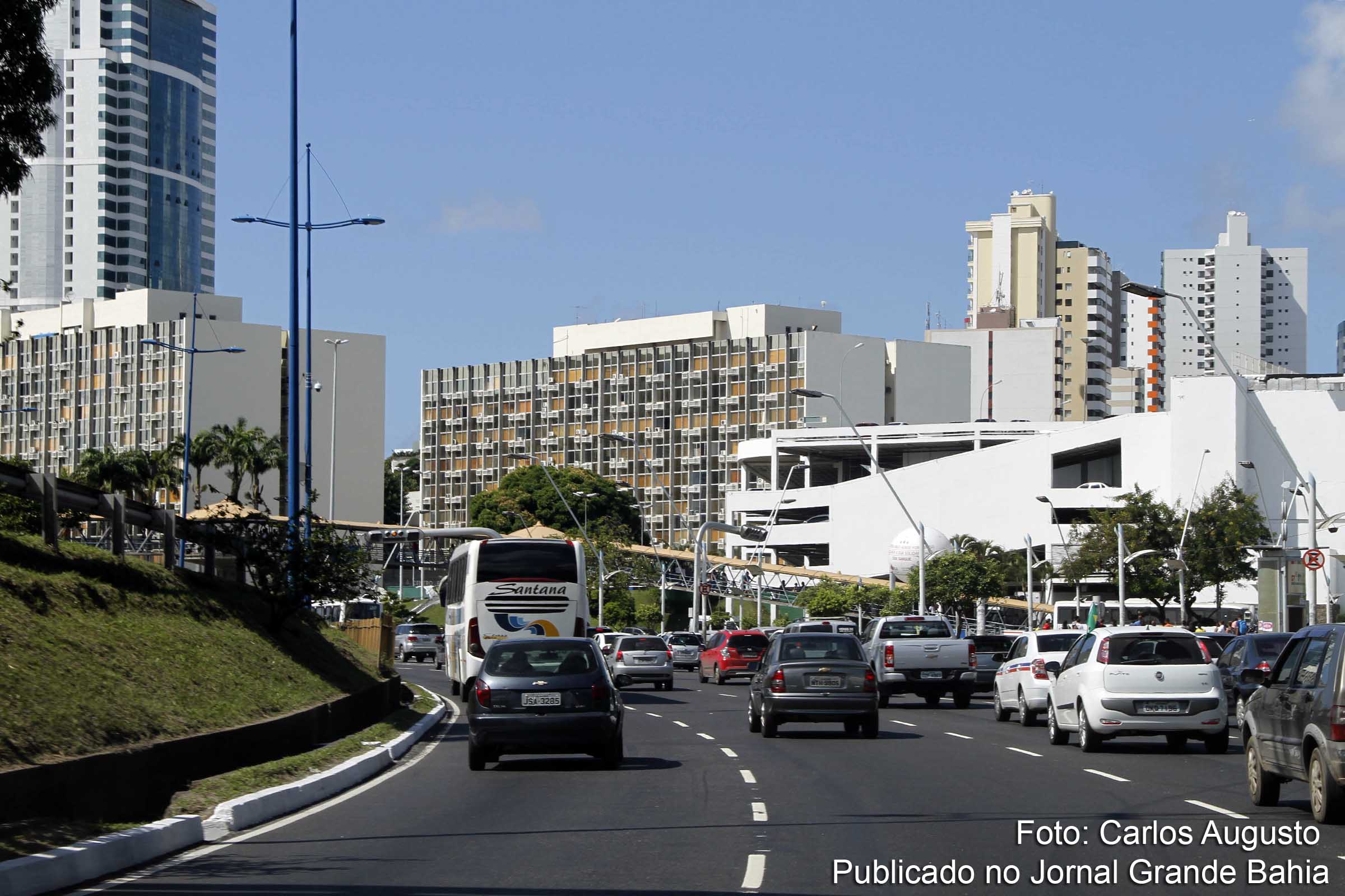 Sistema Nacional de Identificação Automática de Veículos deve ter início em 2016. Resolução que determina emplacamento eletrônico entrará em vigor dia 1º de janeiro de 2016. Associação Nacional dos Detrans afirma que estados começarão a se adequar.