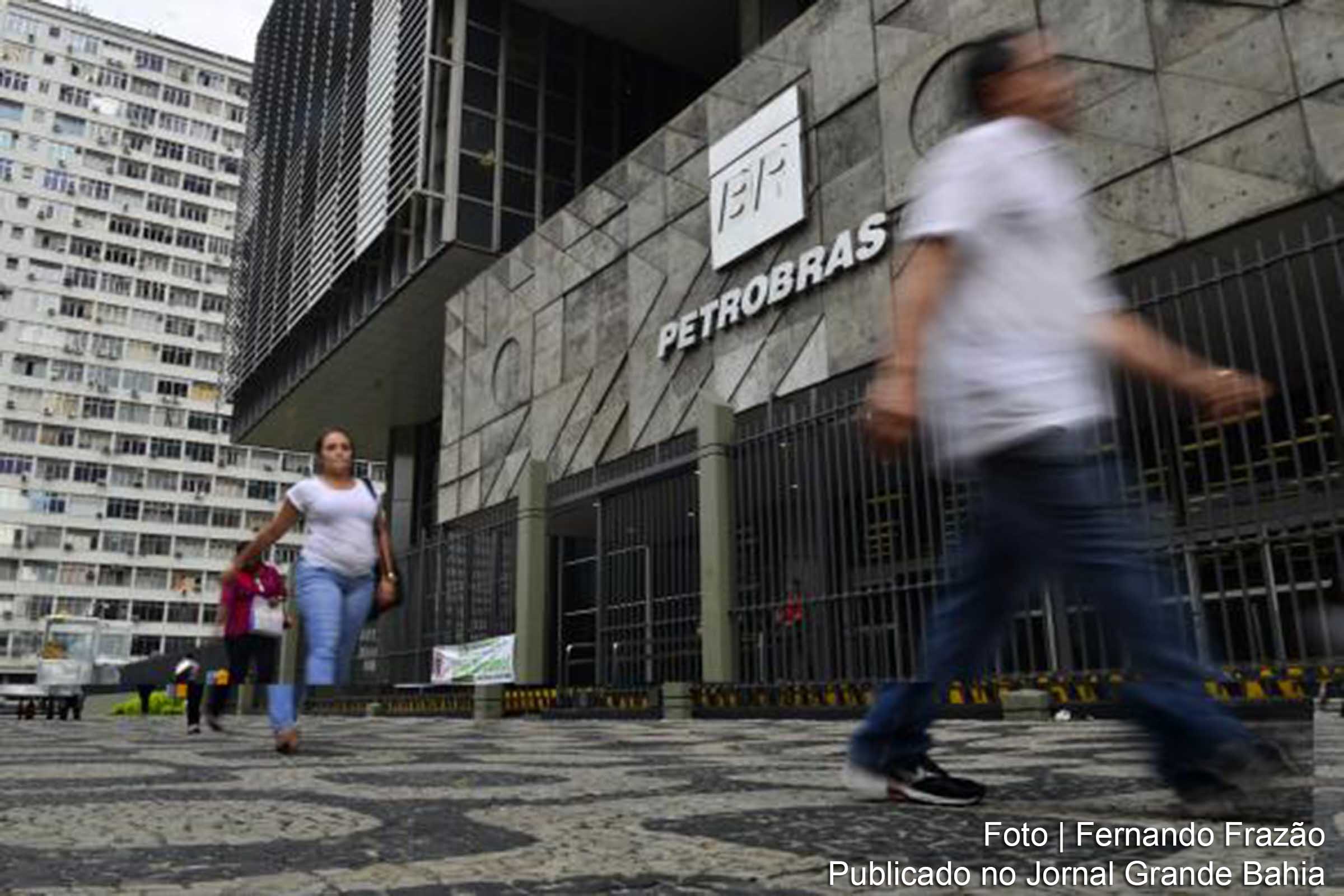 A Petrobras reduziu em US$ 32 bilhões a projeção de investimentos para o período 2015 á 2019.