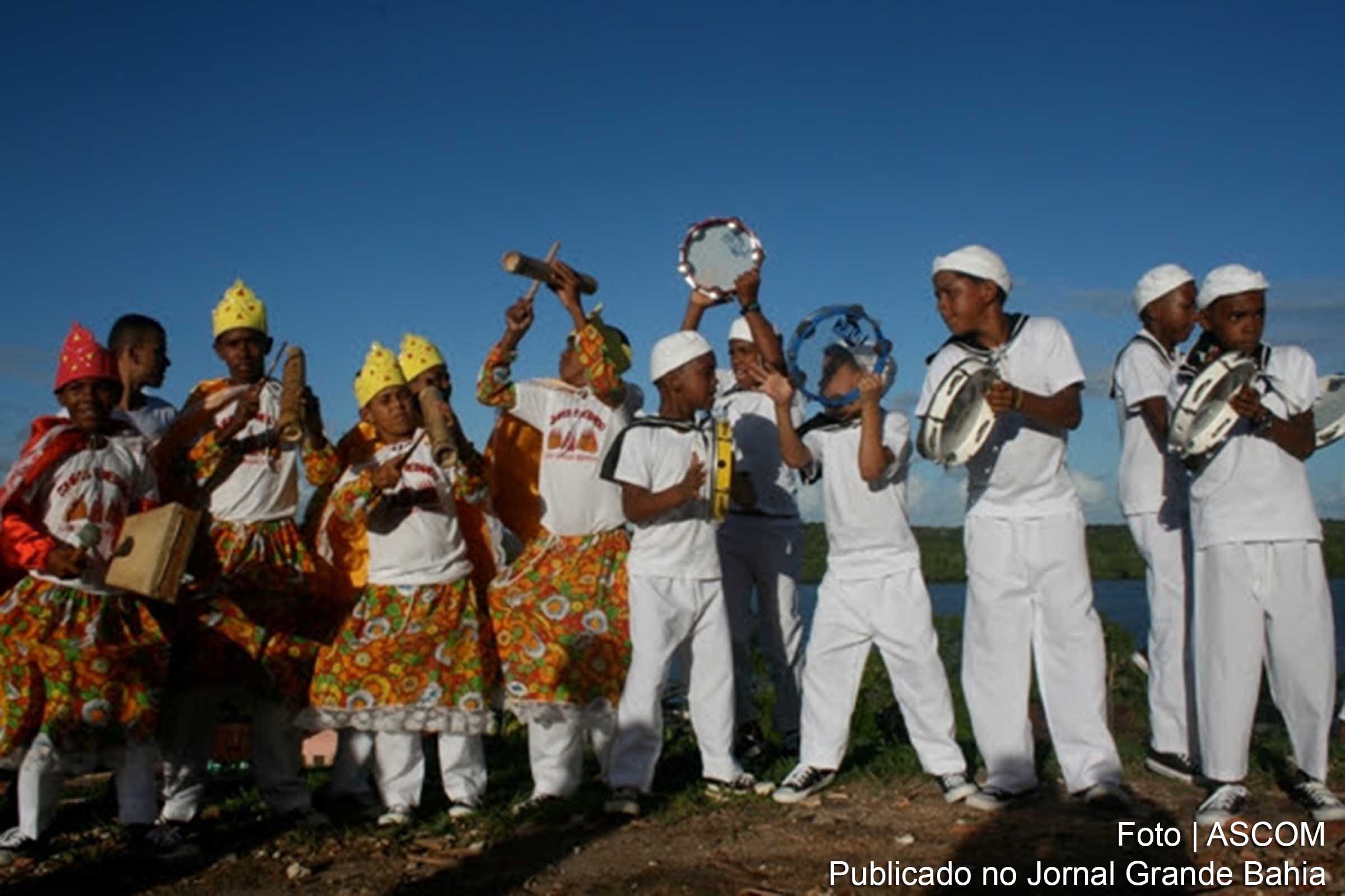 Conguinhos e Chegancinha, versão mirim dos grupos folclóricos Congos e Chegança.
