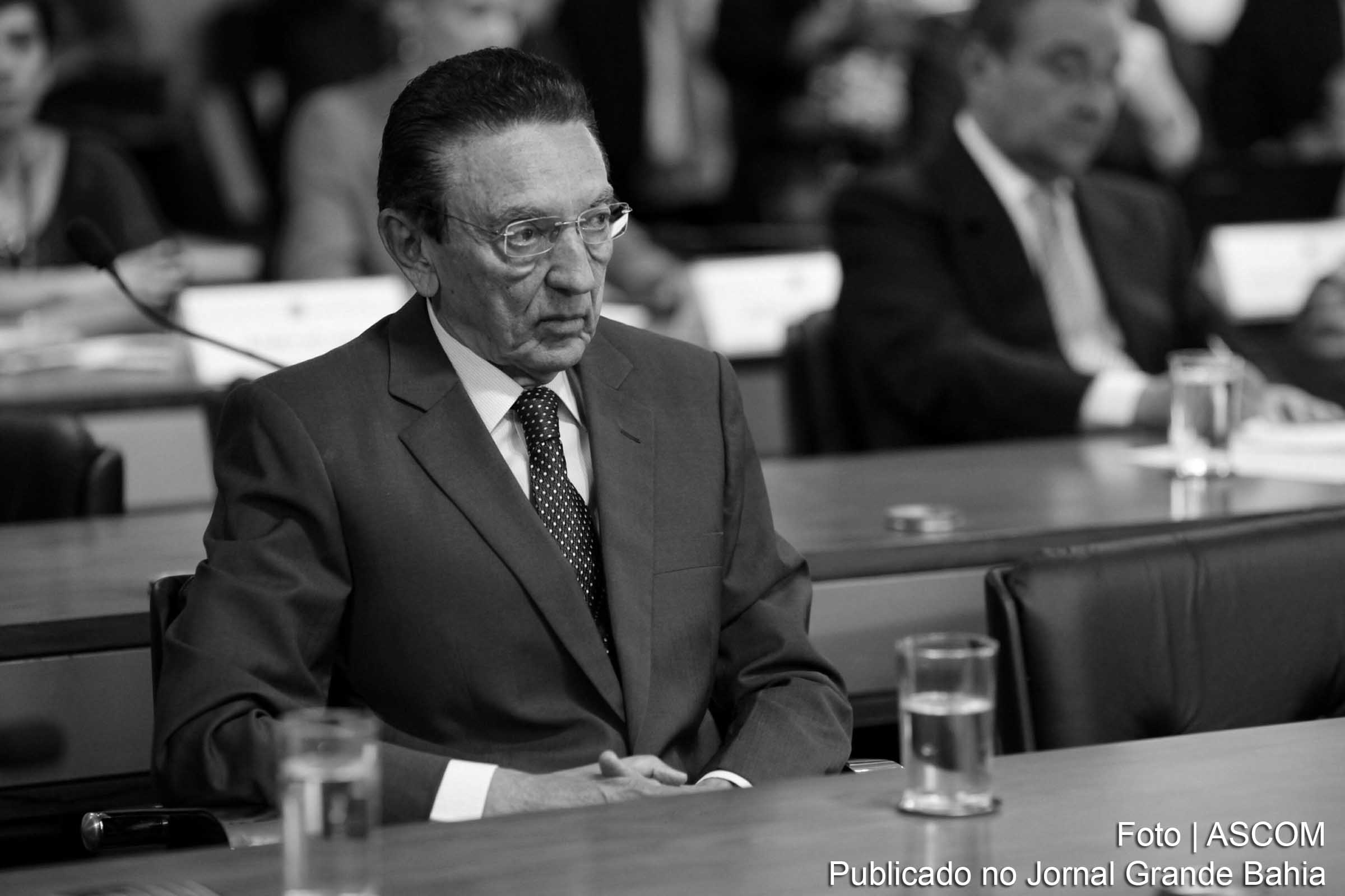 Senador Edson Lobão. Artigo analisa atuação da família Lobão.