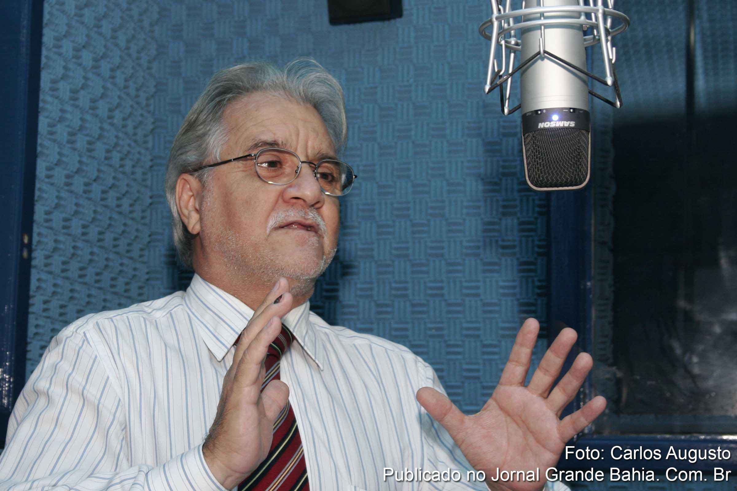 Emiliano José, jornalista, escritor e doutro em Comunicação e Cultura Contemporâneas e professor da Universidade Federal da Bahia (professor aposentado da UFBA).