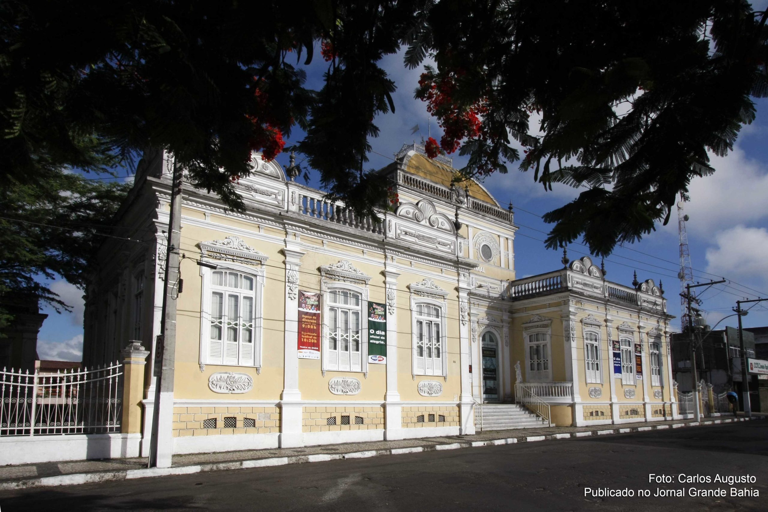 Fachada do Centro Universitário de Cultura e Arte (CUCA) em Feira de Santana.