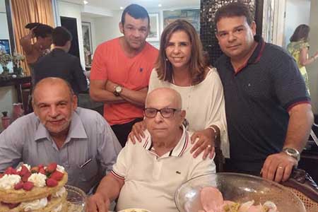 O empresário e usineiro Jose da Costa Falcão, o aniversariante da semana e seus filhos Beto, Juninho, Adenil Fátima e Fabio.
