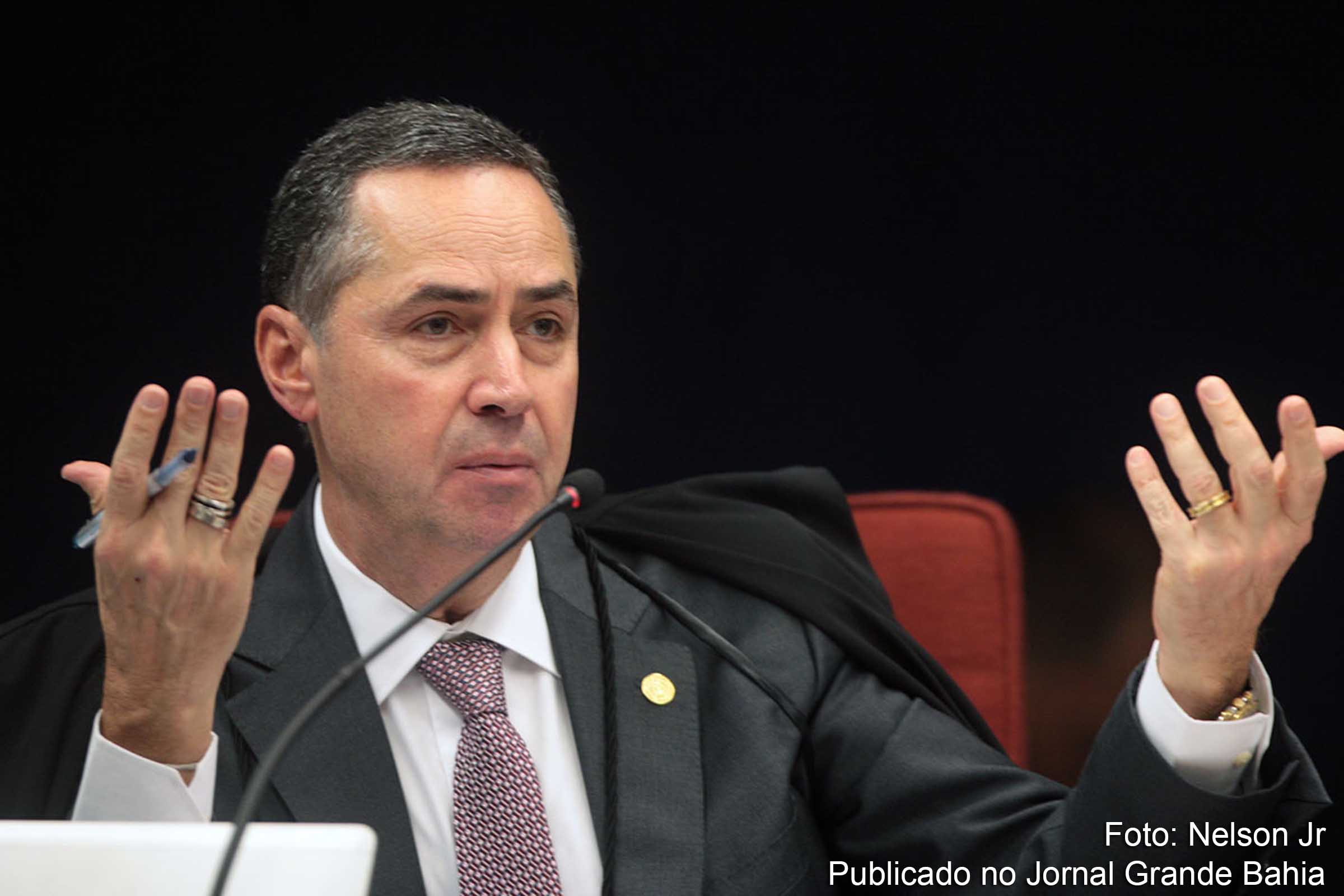 Atuação do ministro Luís Roberto Barroso é analisada.