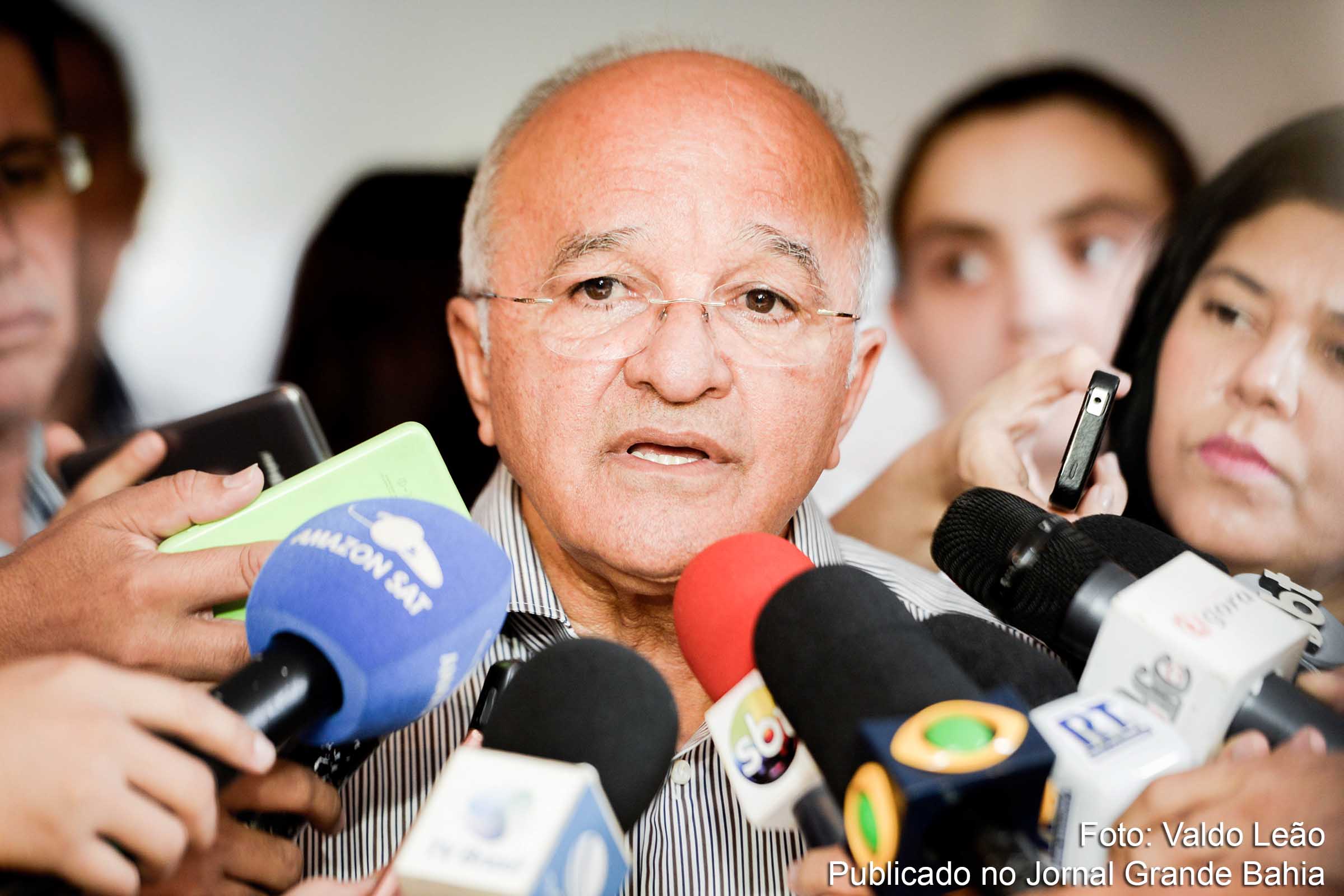 O Tribunal Regional Eleitoral de Amazonas (TRE-AM), cassa o mandato de José Melo e seu vice, Henrique Oliveira.