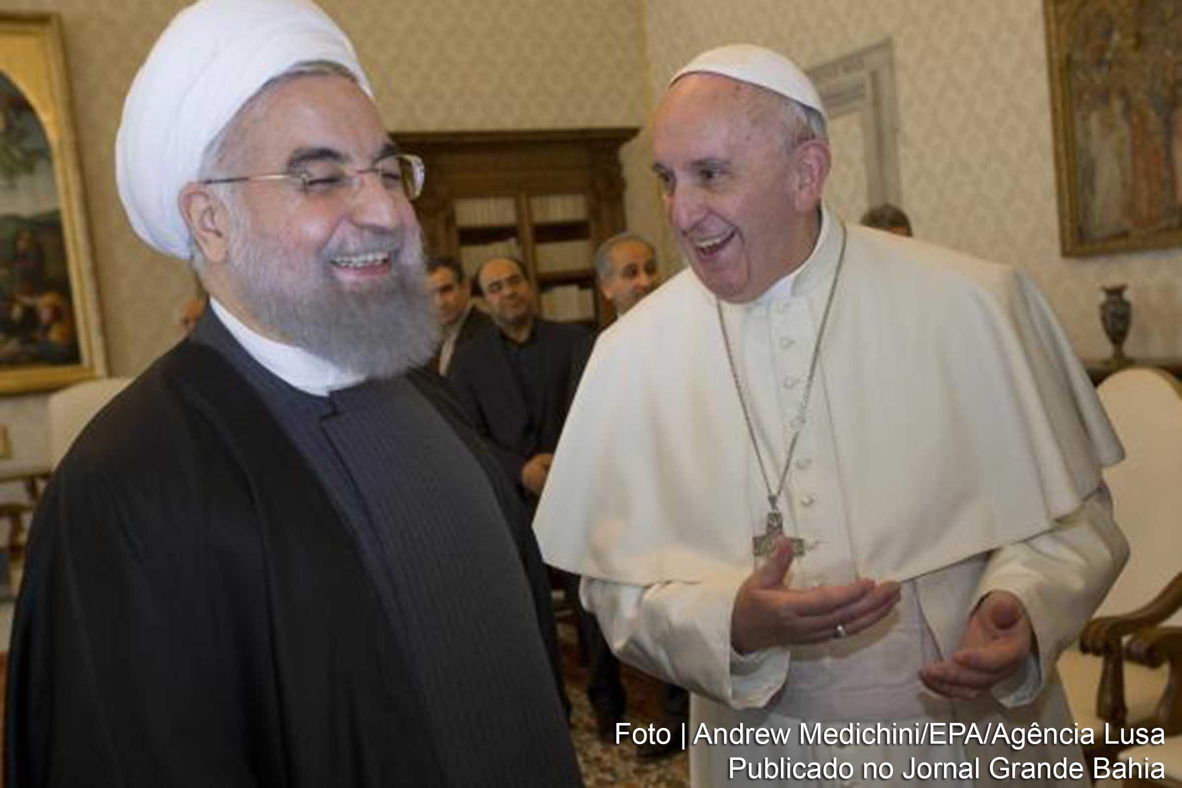O presidente do Irã, Hassan Rohani, e o Papa Francisco.