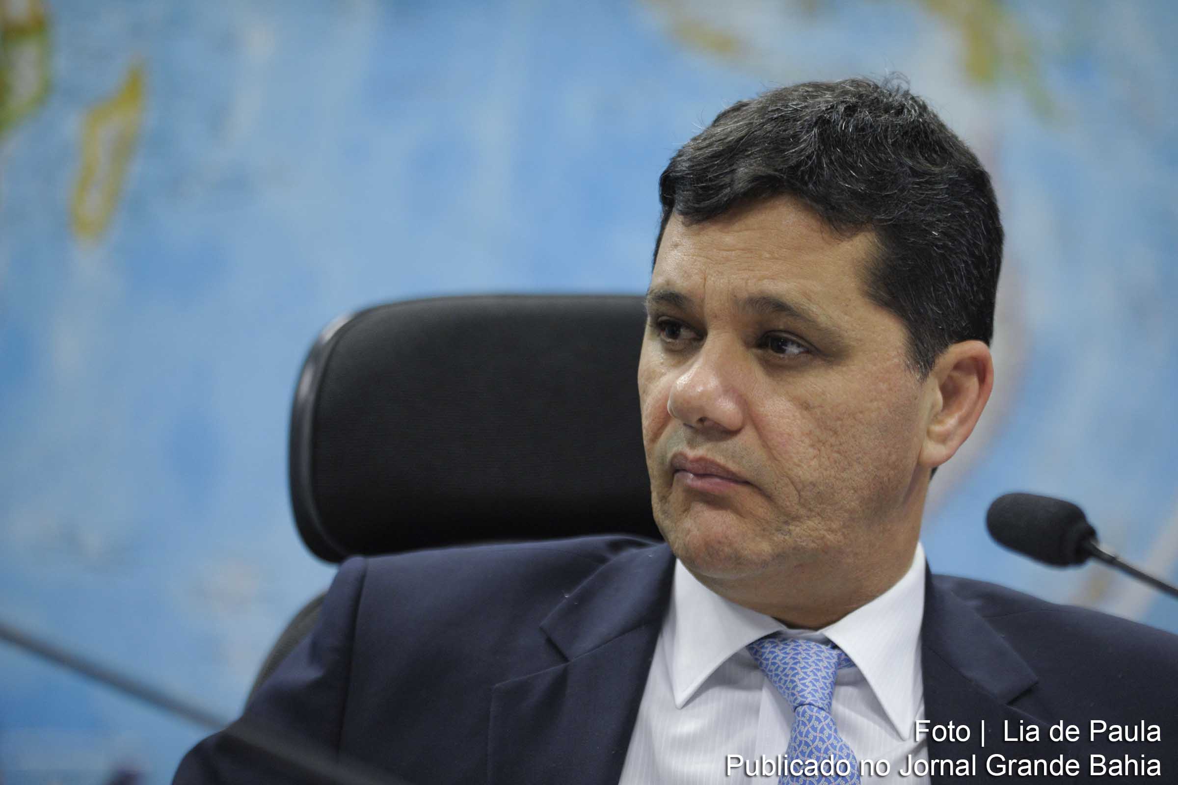 Senador Ricardo Ferraço deixa o PMDB e deve ingressar no PSDB.