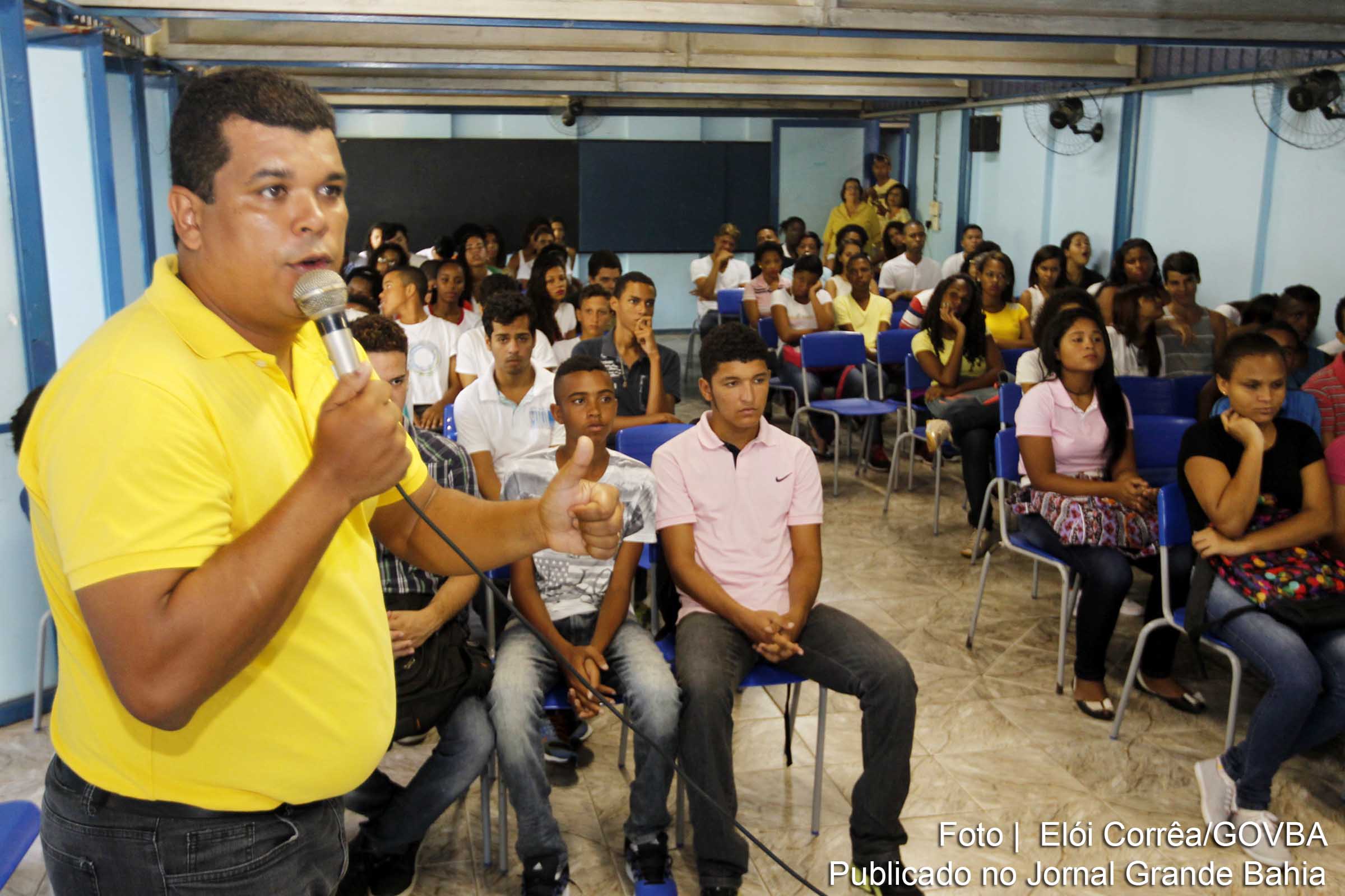 Elísio Souza, diretor do Colégio Estadual Rômulo Almeida.