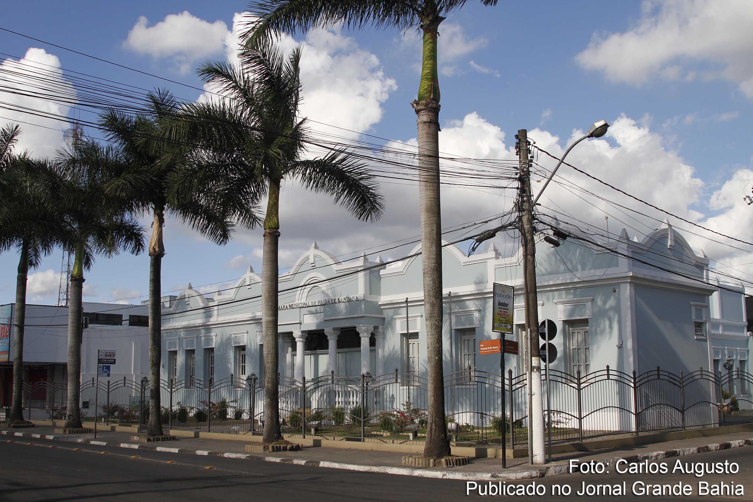 Fachada da sede da Câmara Municipal de Feira de Santana (CMFS).