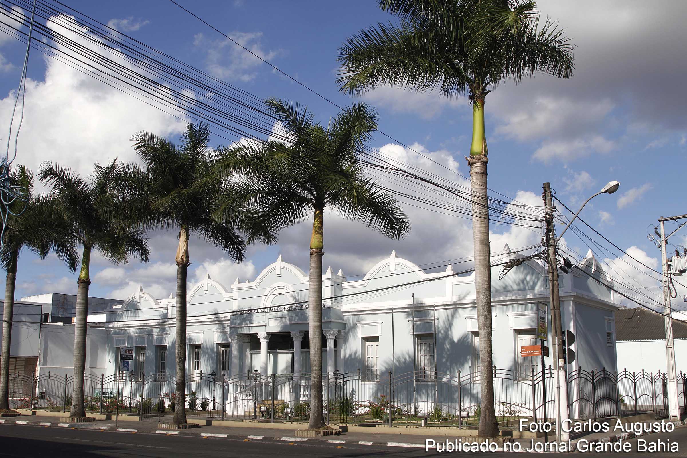 Fachada da sede da Câmara Municipal de Feira de Santana (CMFS).