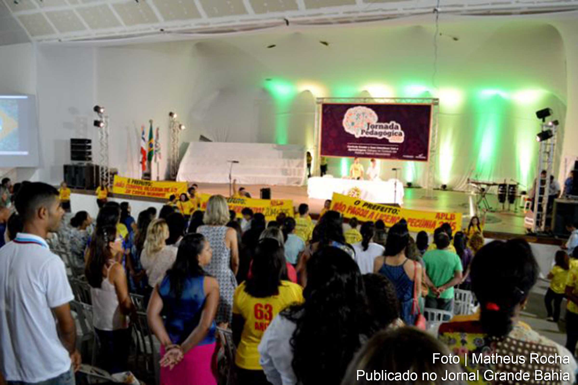 Professor doutor qualifica atitude como “equivocada e deselegante”.