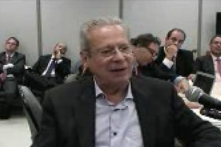 Ex-ministro José Dirceu pede perdão de pena definida no julgamento do mensalão.