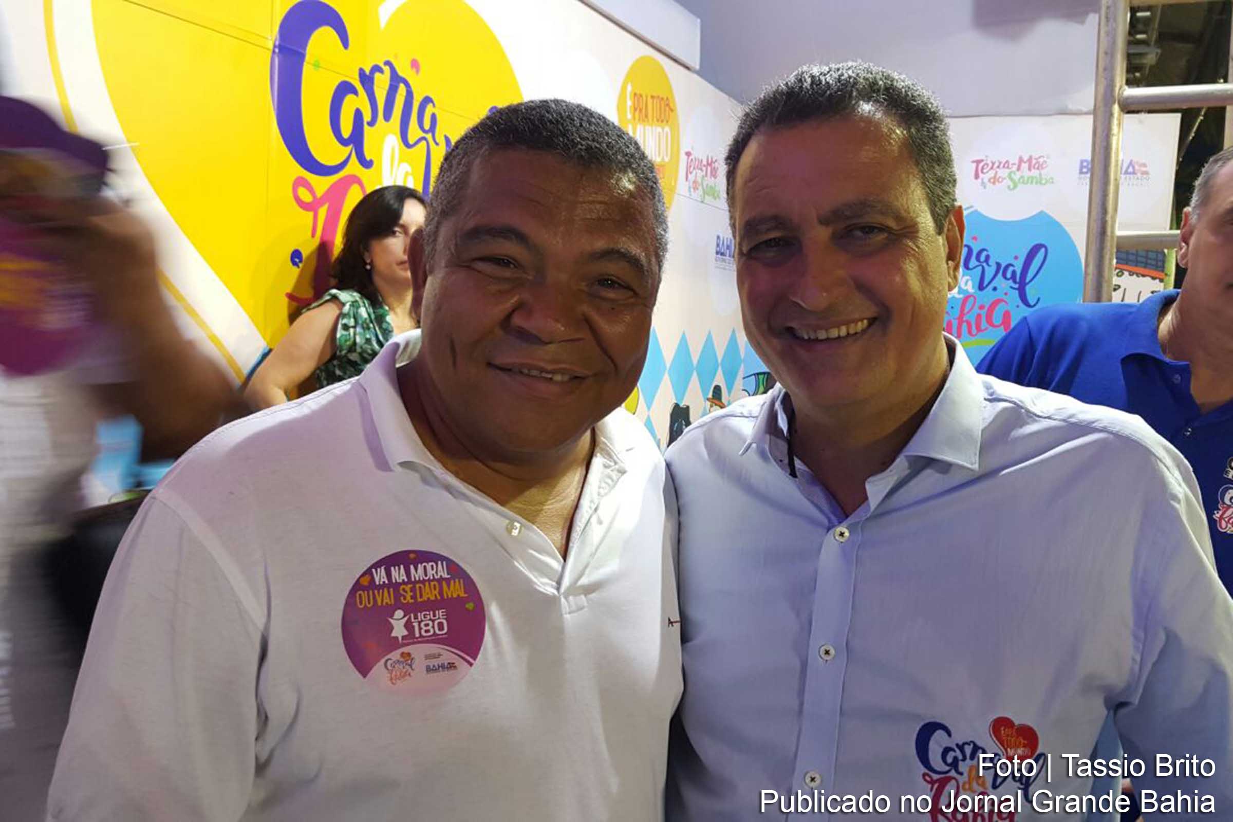 O deputado Valmir Assunção com o governador Rui Costa durante a abertura do carnaval.