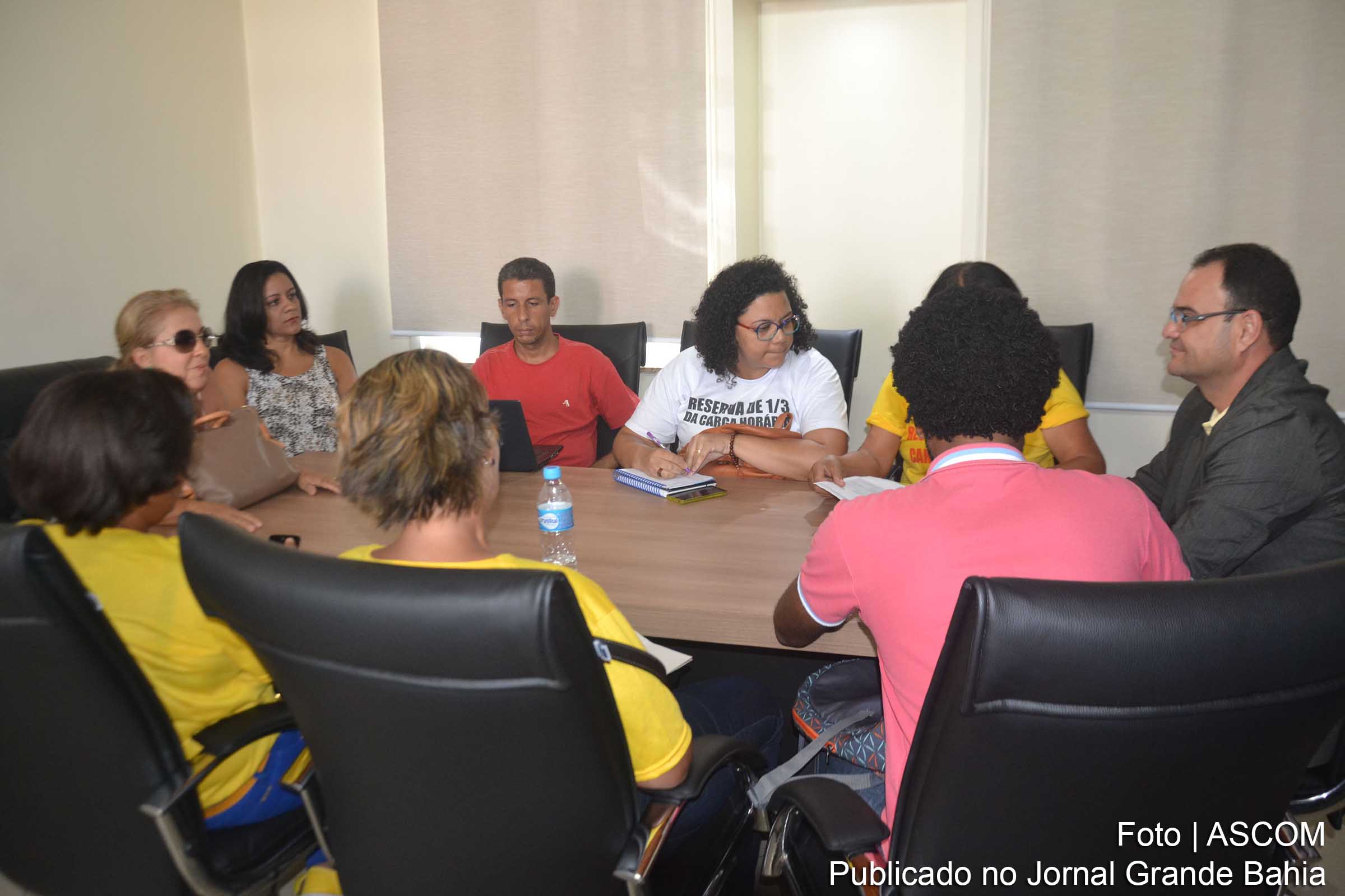 Reunião entre professores da rede municipal de ensino de Feira de Santana e o vereador Reinaldo Miranda (Ronny).