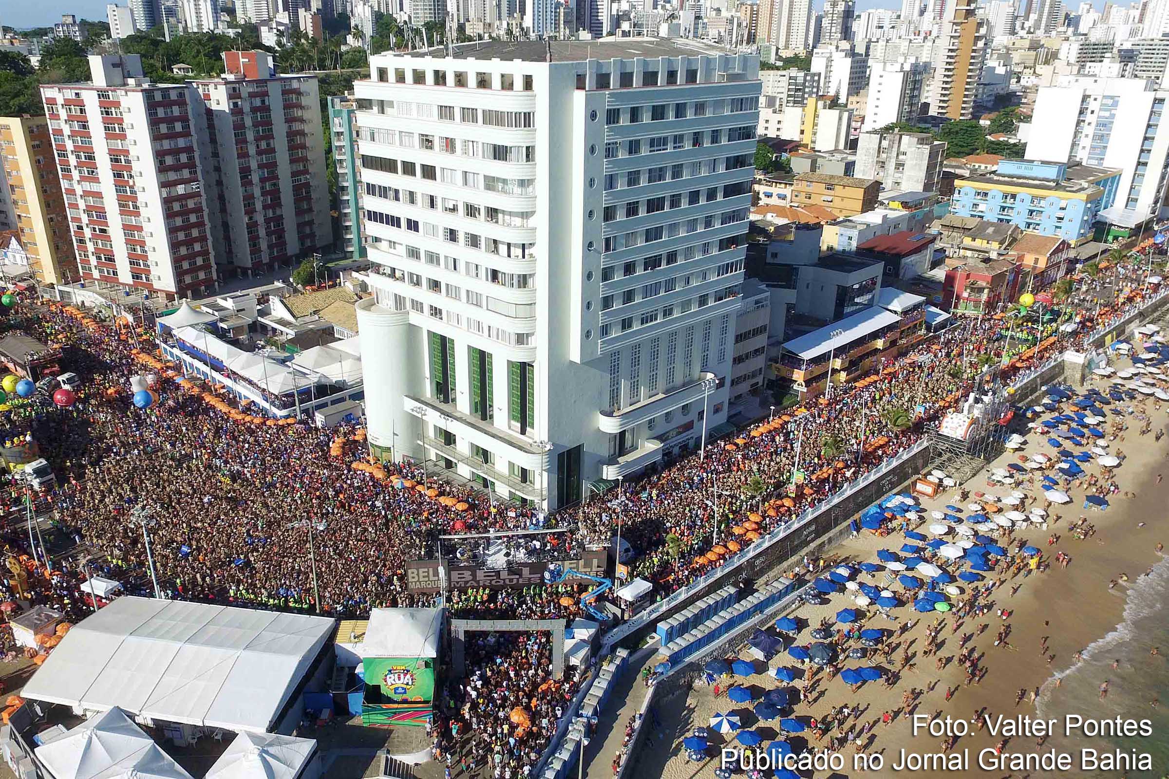 Vista aérea do carnaval 2016 de Salvador.