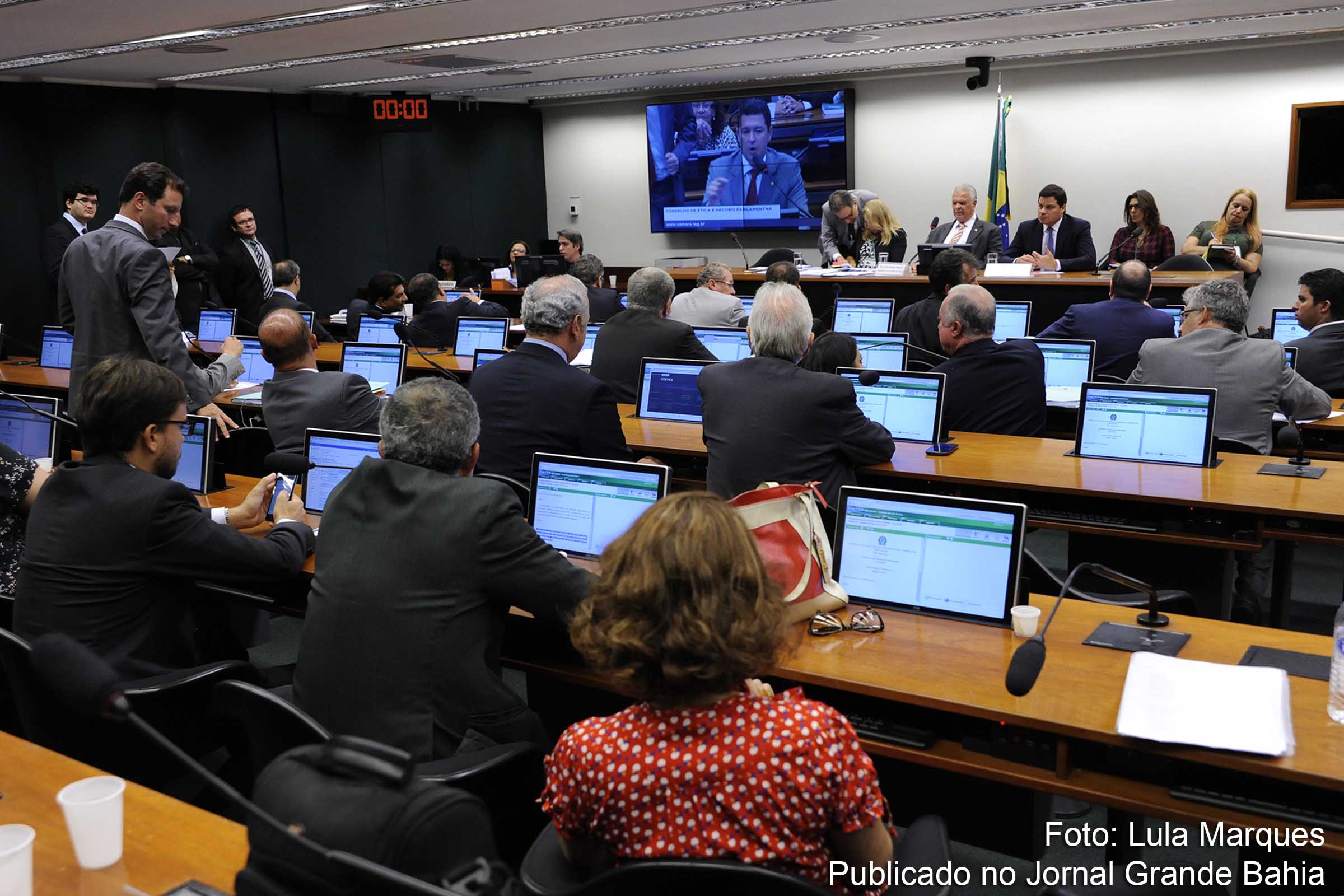 Reunião para continuação da apreciação do parecer preliminar do dep. Marcos Rogério (PDT-RO), relator do Processo nº 01/15, que visa a cassação do mandato do presidente da Câmara, Eduardo Cunha.