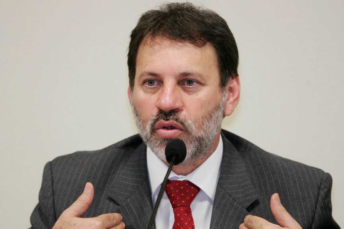 STF concede perdão de pena ao ex-tesoureiro do PT Delúbio Soares.