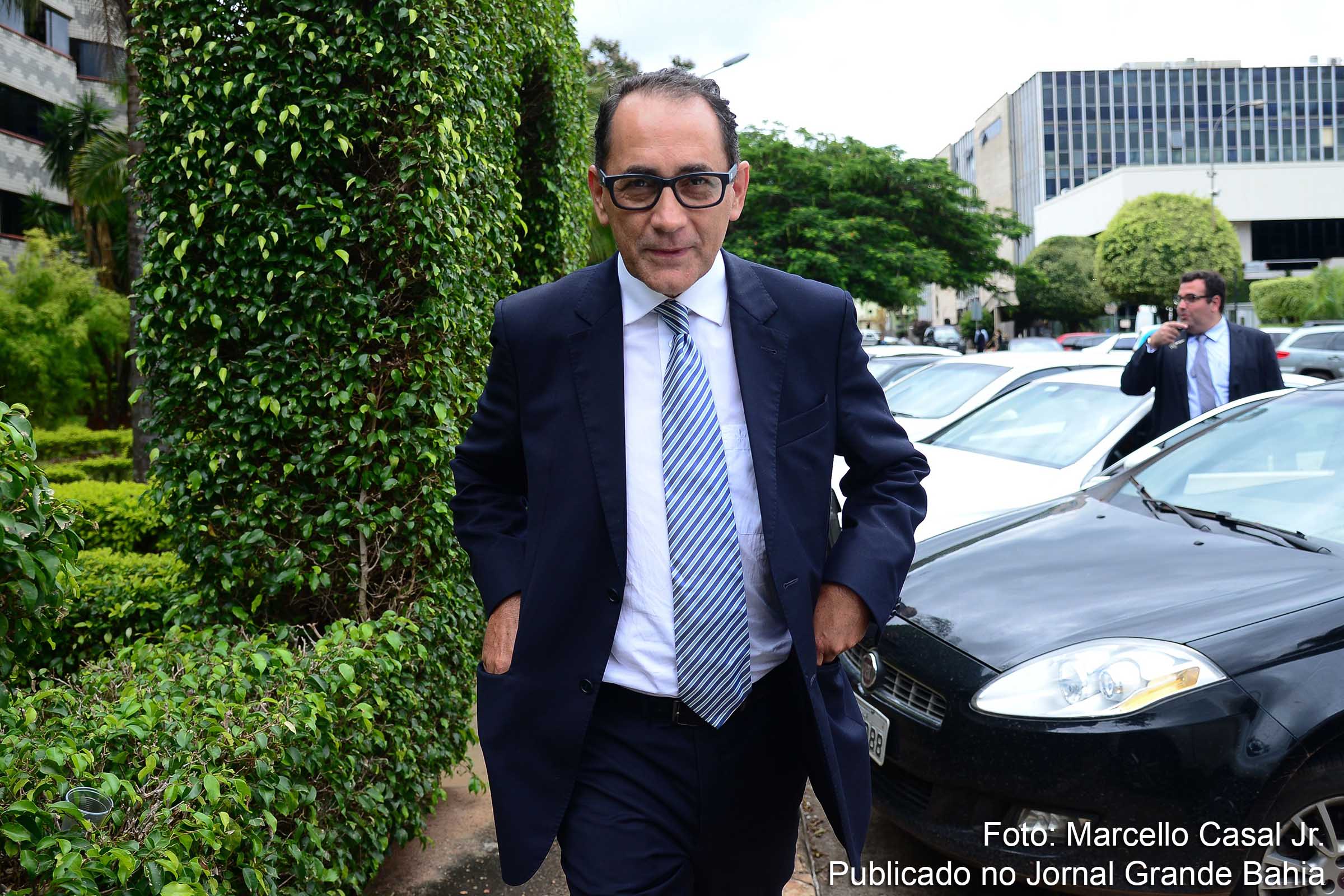 Supremo perdoa ex-deputado João Paulo Cunha de pena do mensalão.