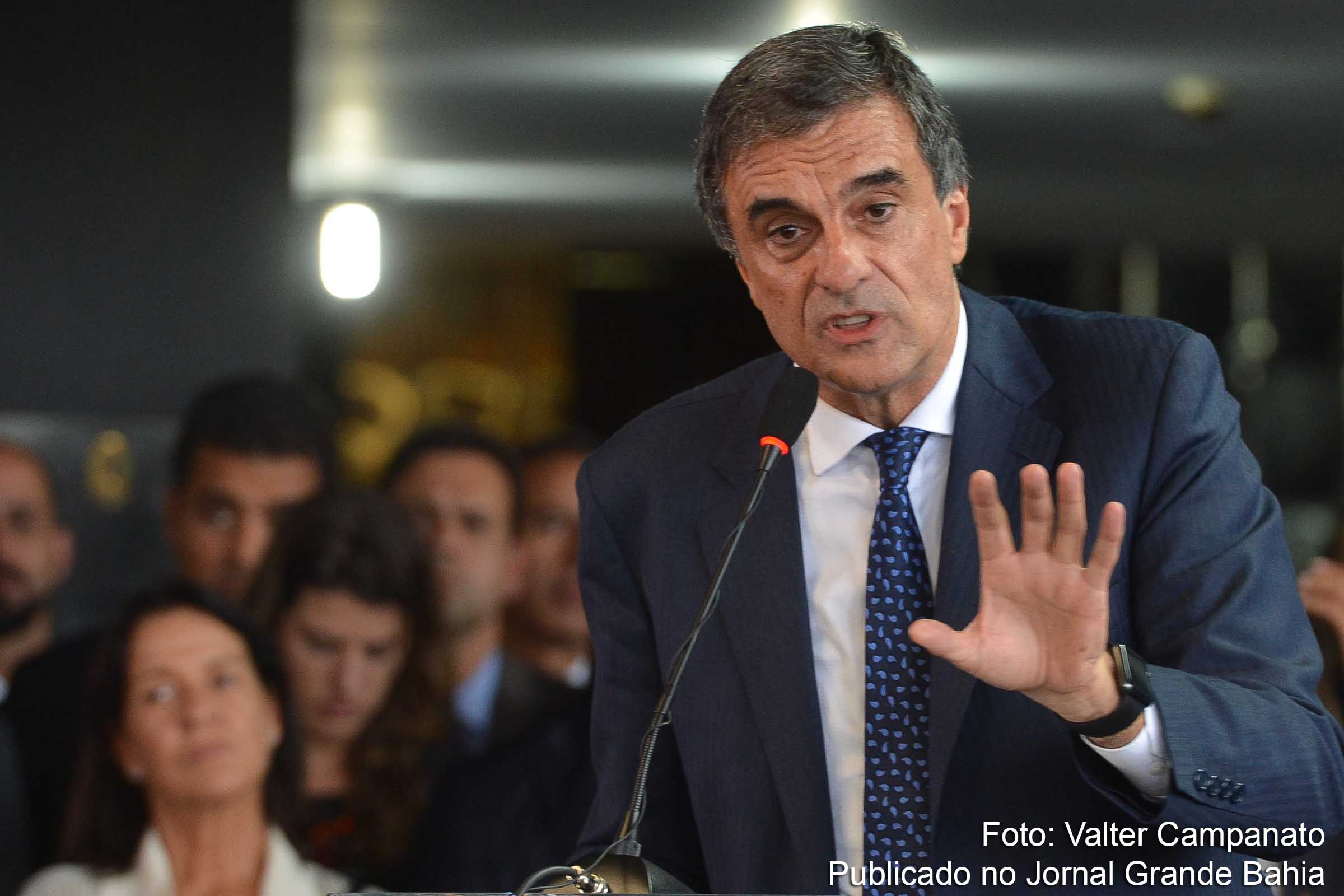 Ministro-chefe da Advocacia-Geral da União, José Eduardo Cardozo, desqualifica acusações do senador Delcídio do Amaral.