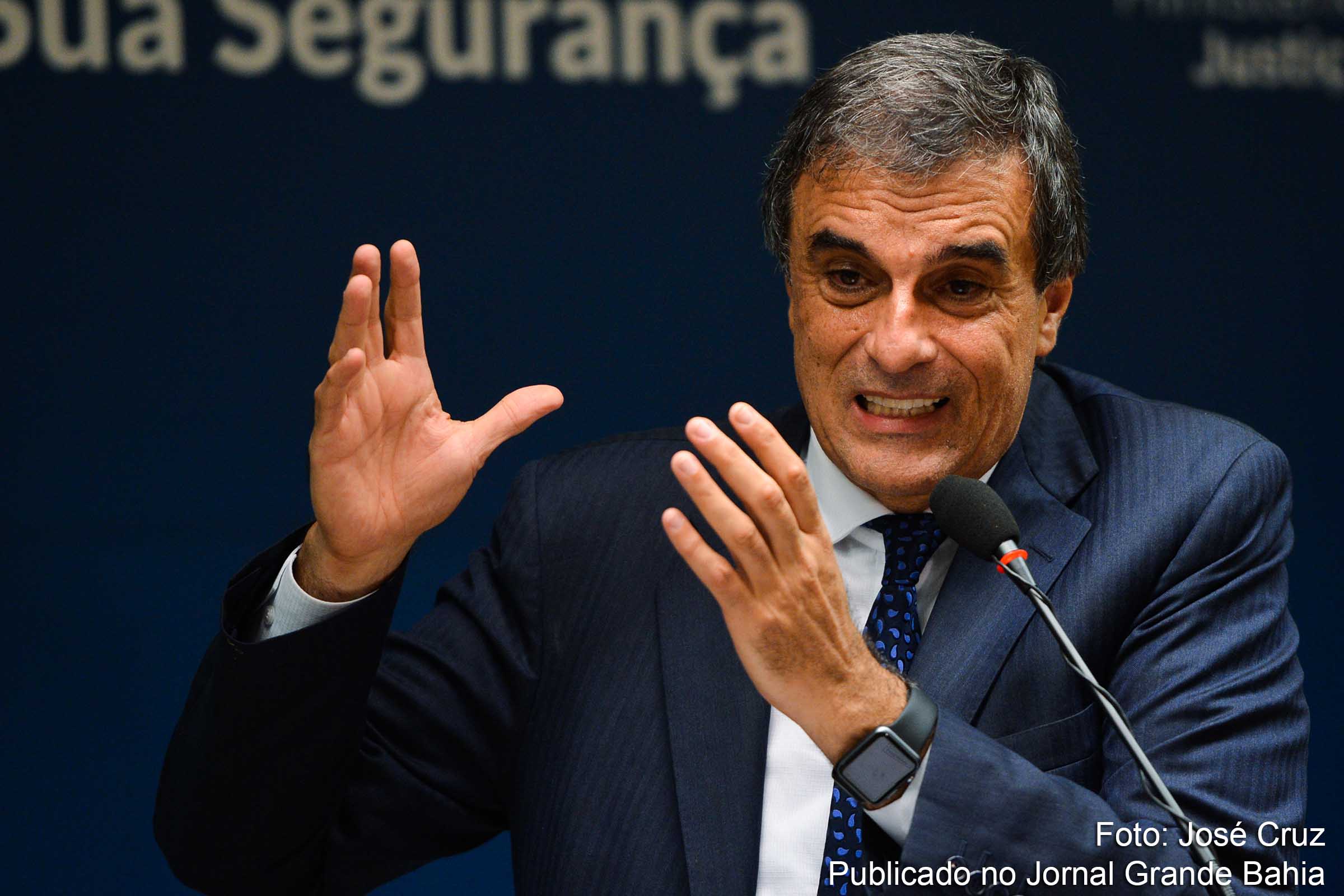Ministro José Eduardo Cardozo diz que achar pretexto para impeachment tem nome: é golpe.