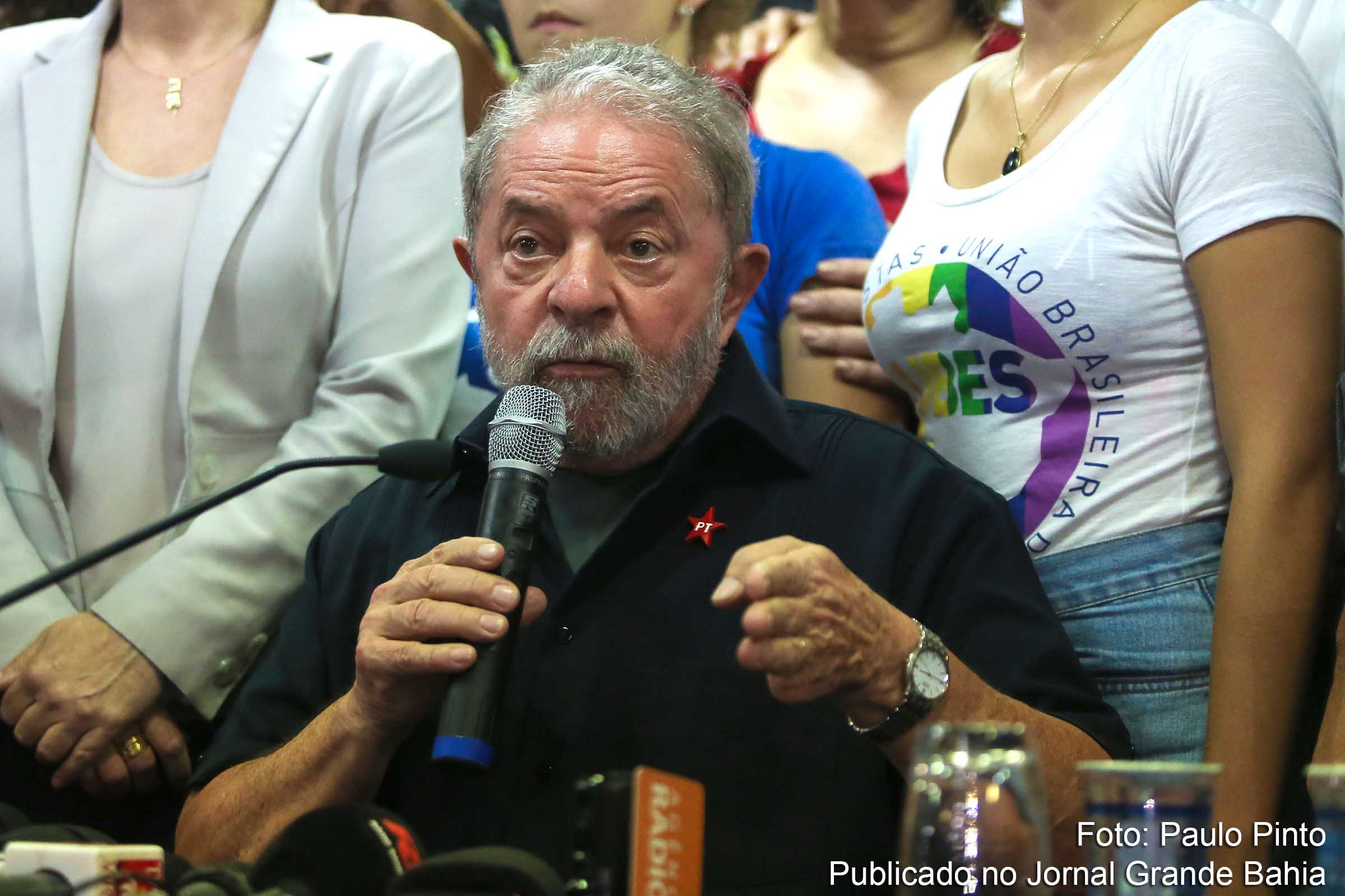 Ex-presidente Luiz Inácio Lula da Silva é vítima de violência judicial com indicativos de abuso de autoridade.