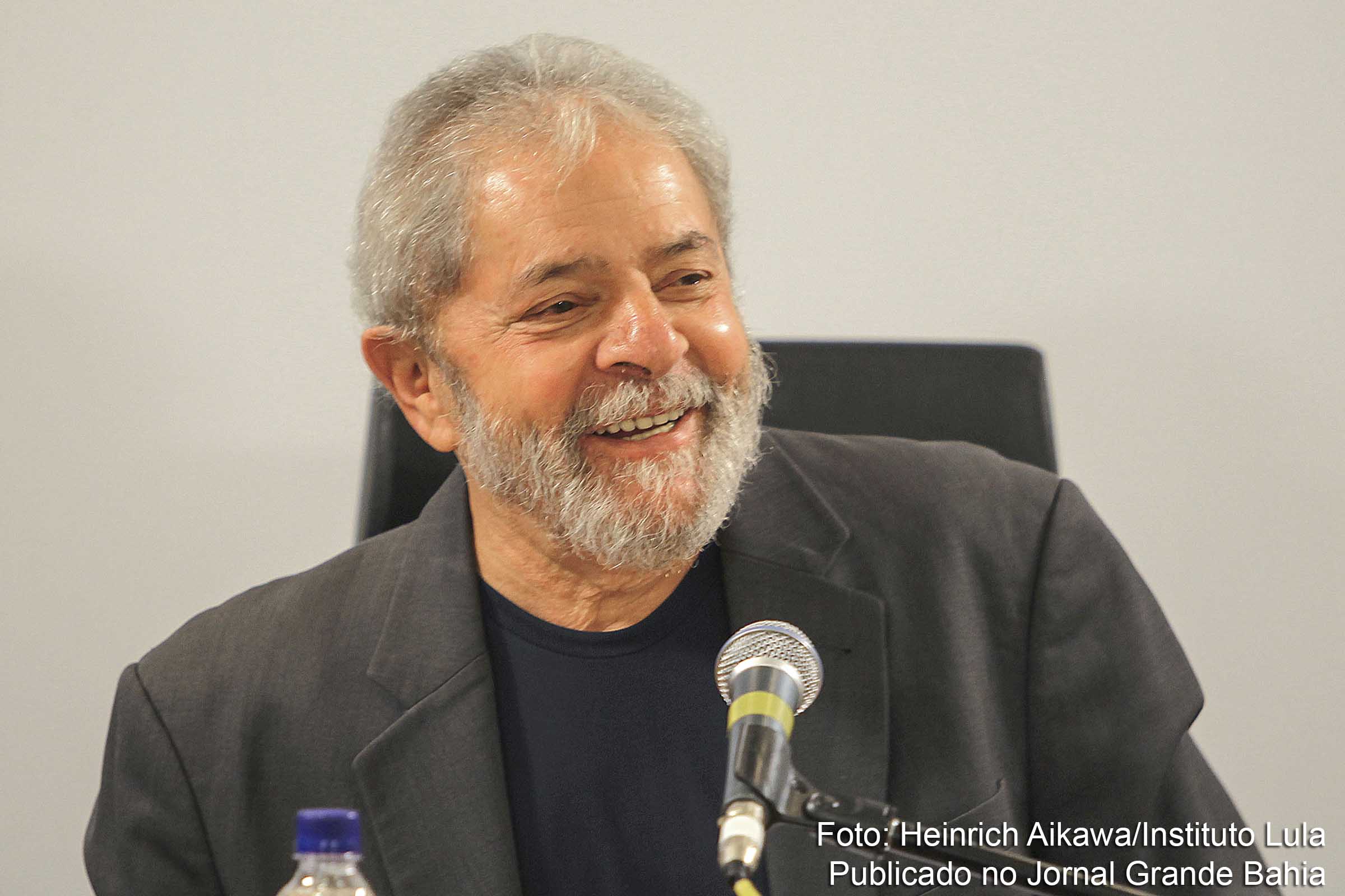 Defesa do ex-presidente Luiz Inácio Lula da Silva crítica acusação e desqualifica acusação.