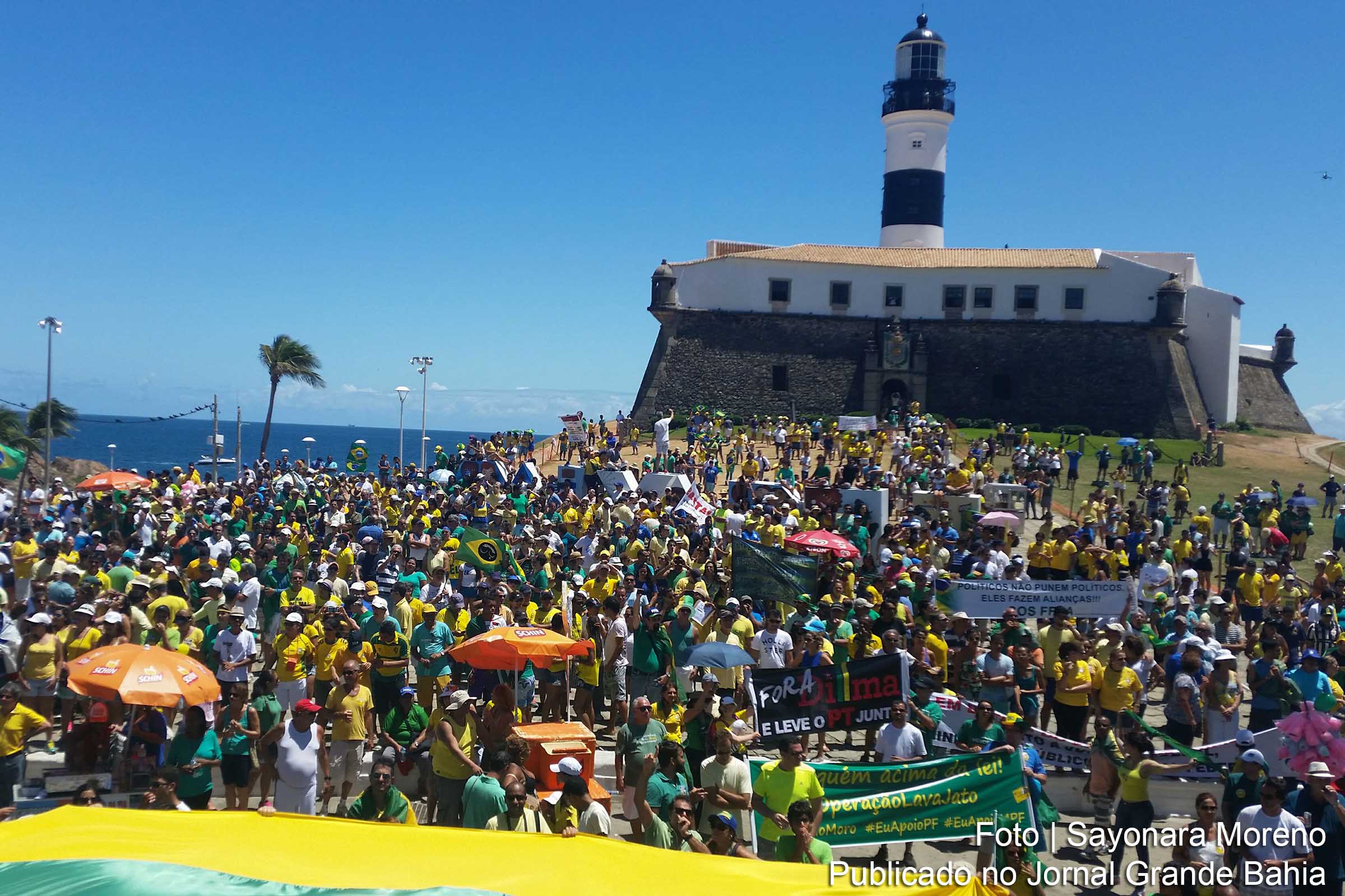 Manifestação em Salvador contra a corrupção e pela saída da presidenta Dilma Rousseff.