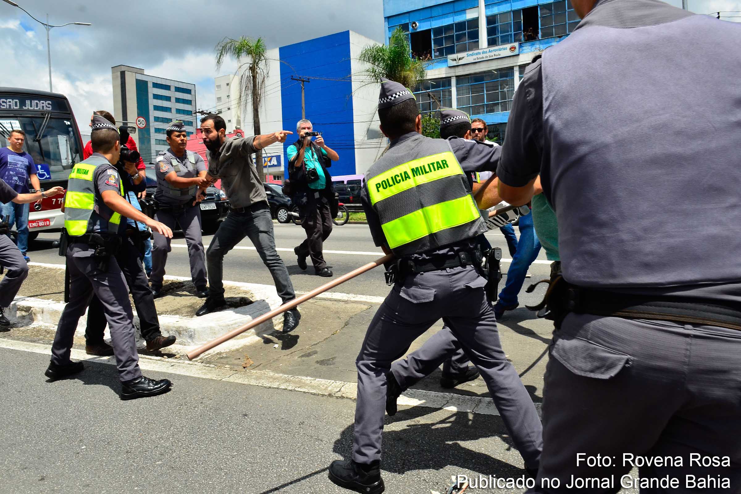 Manifestantes favoráveis ao ex-presidente Lula entraram em confronto.