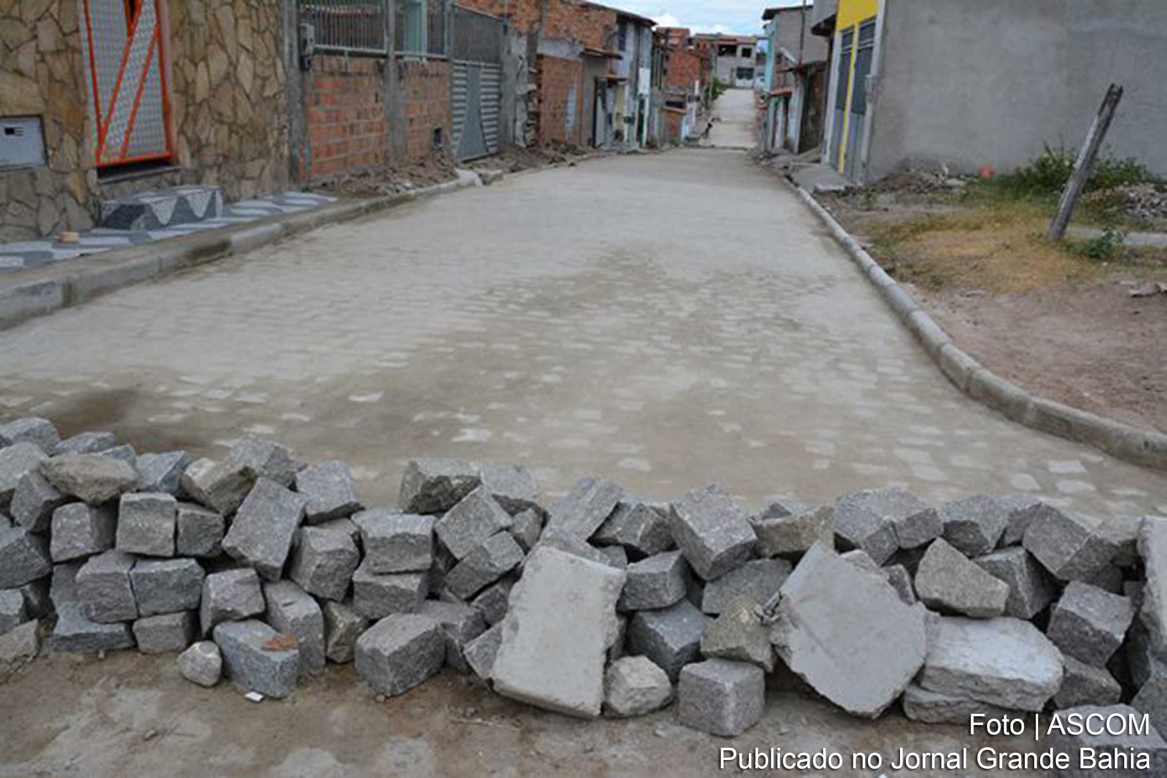 Pavimentação no Morada Tropical.