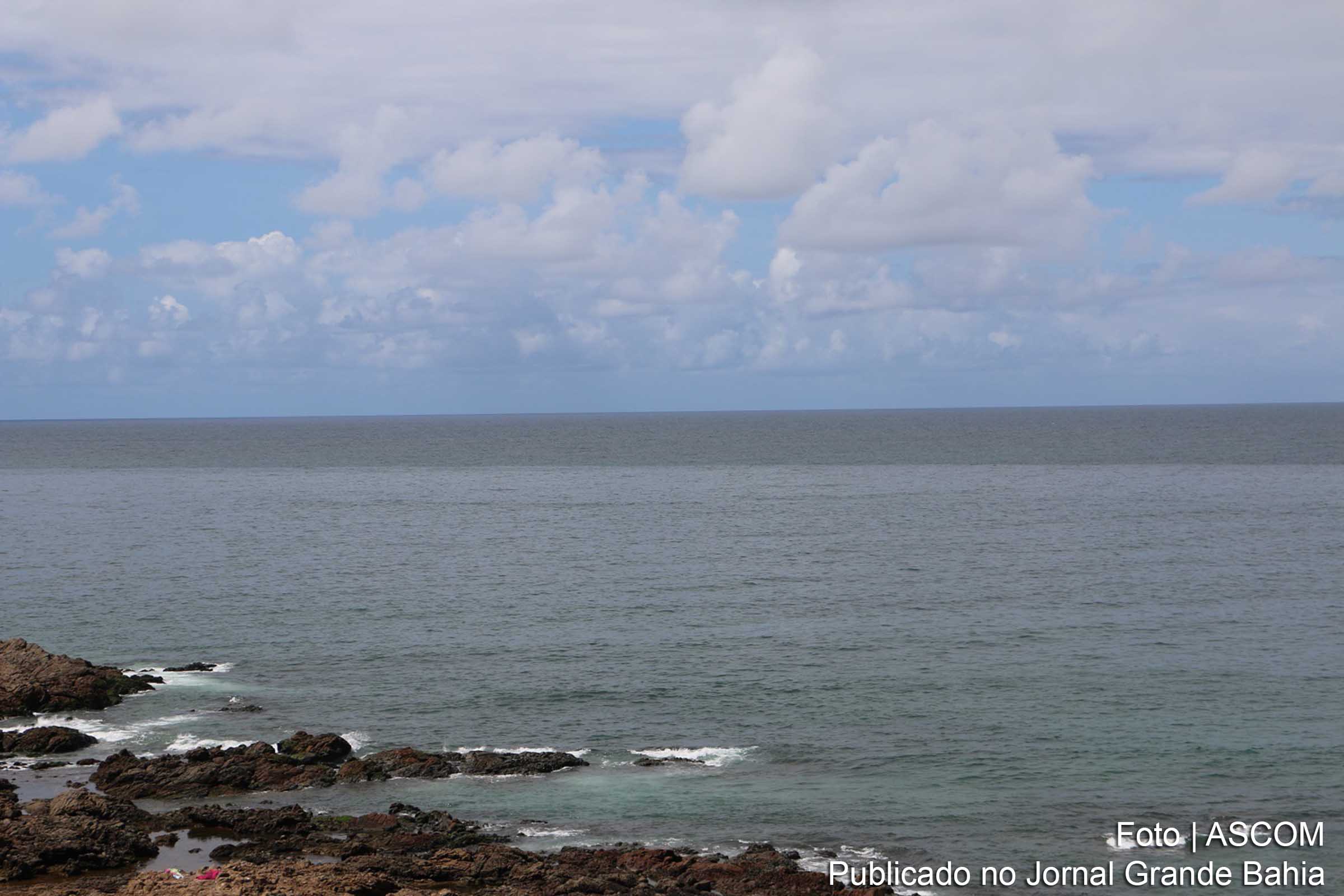 Poluição no mar de Salvador é criticada por deputado.