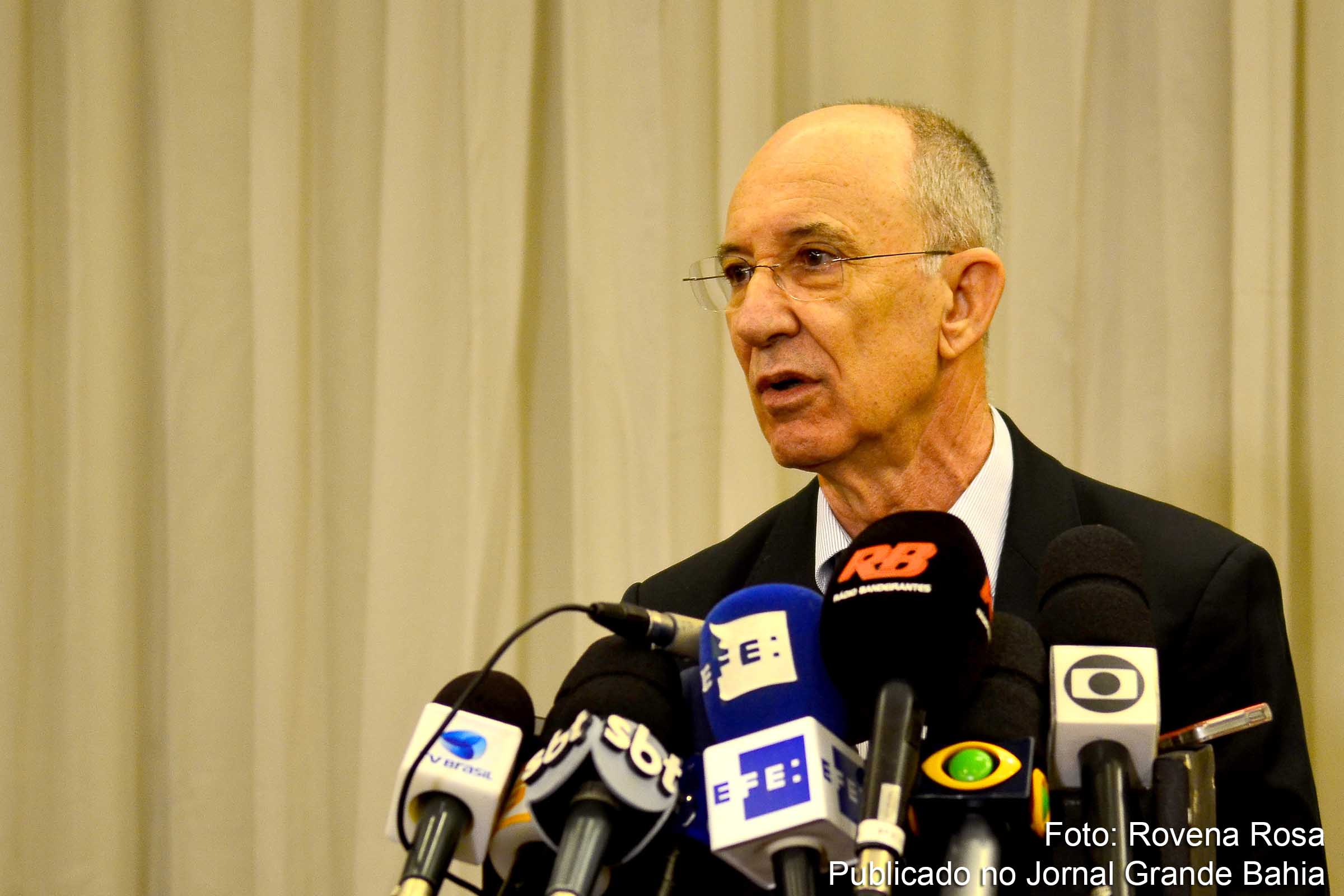 Rui Falcão: operação contra ex-presidente Lula é política, midiática e policialesca.