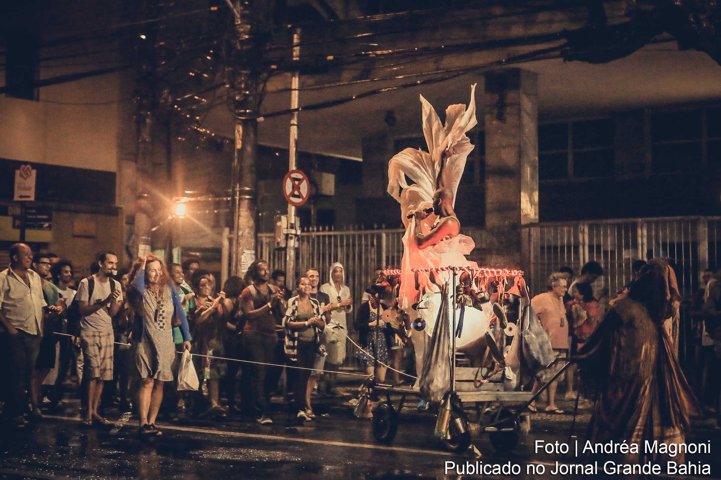 Cena da peça teatral 'Ruína de Anjos'.