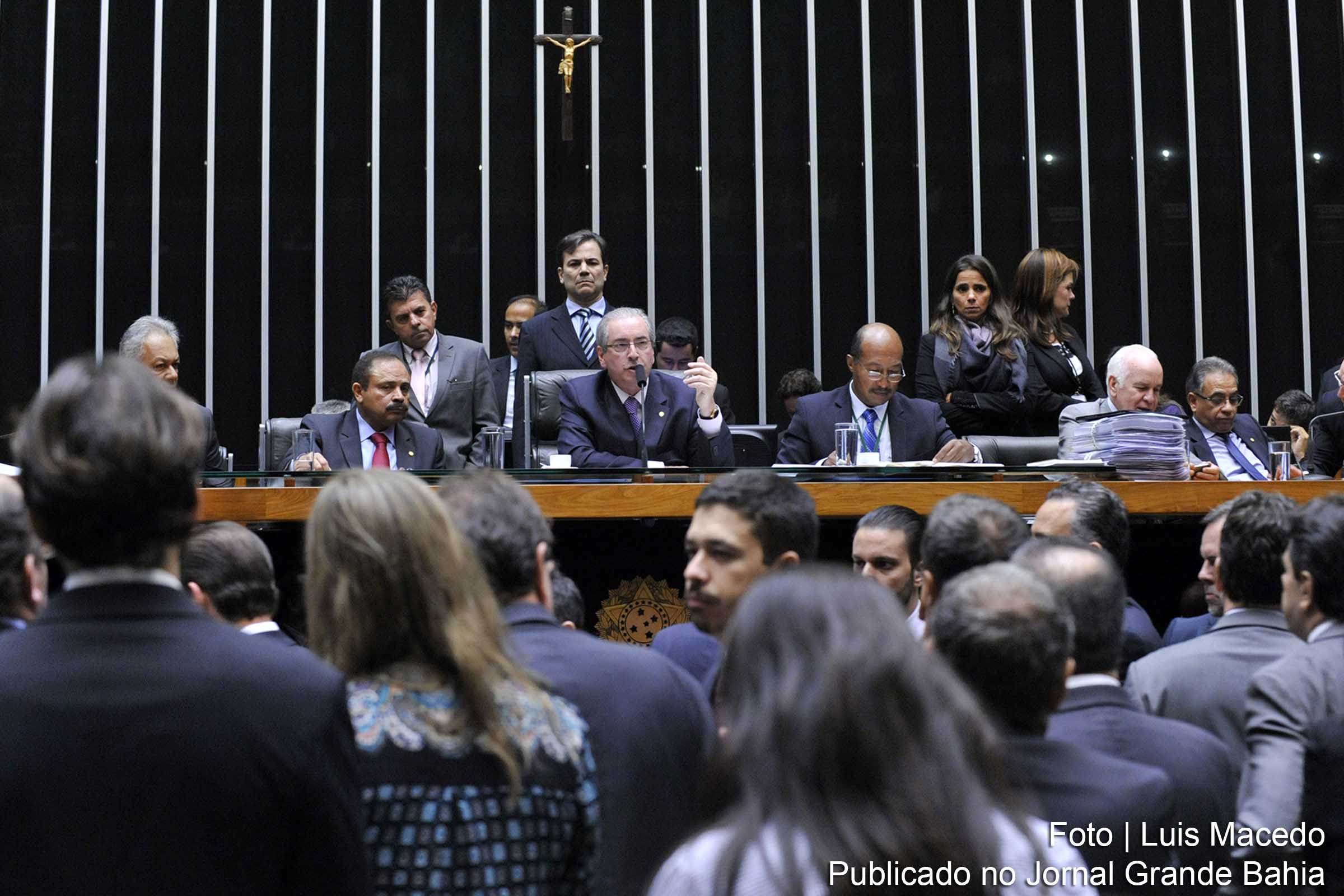 Câmara Federal decide sob admissibilidade ou não do relatório de impeachment.