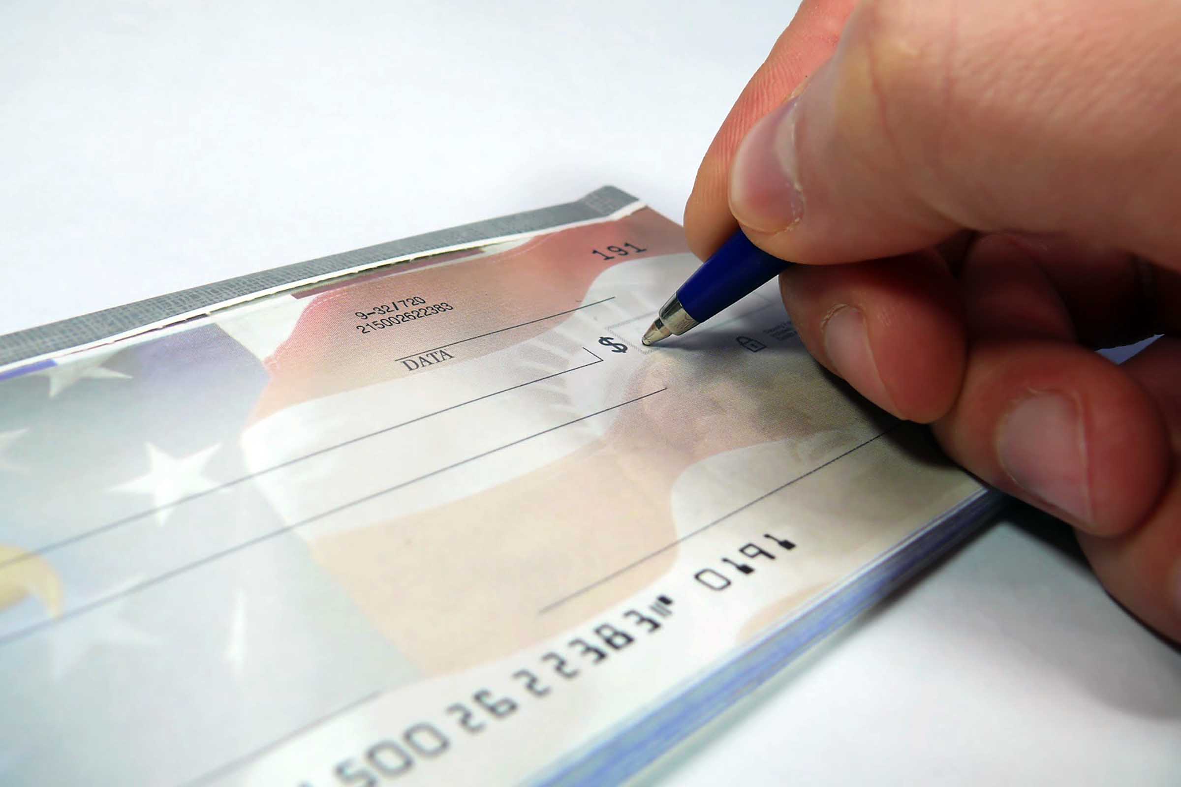 Devolução de cheques sem fundos é a maior em 25 anos.