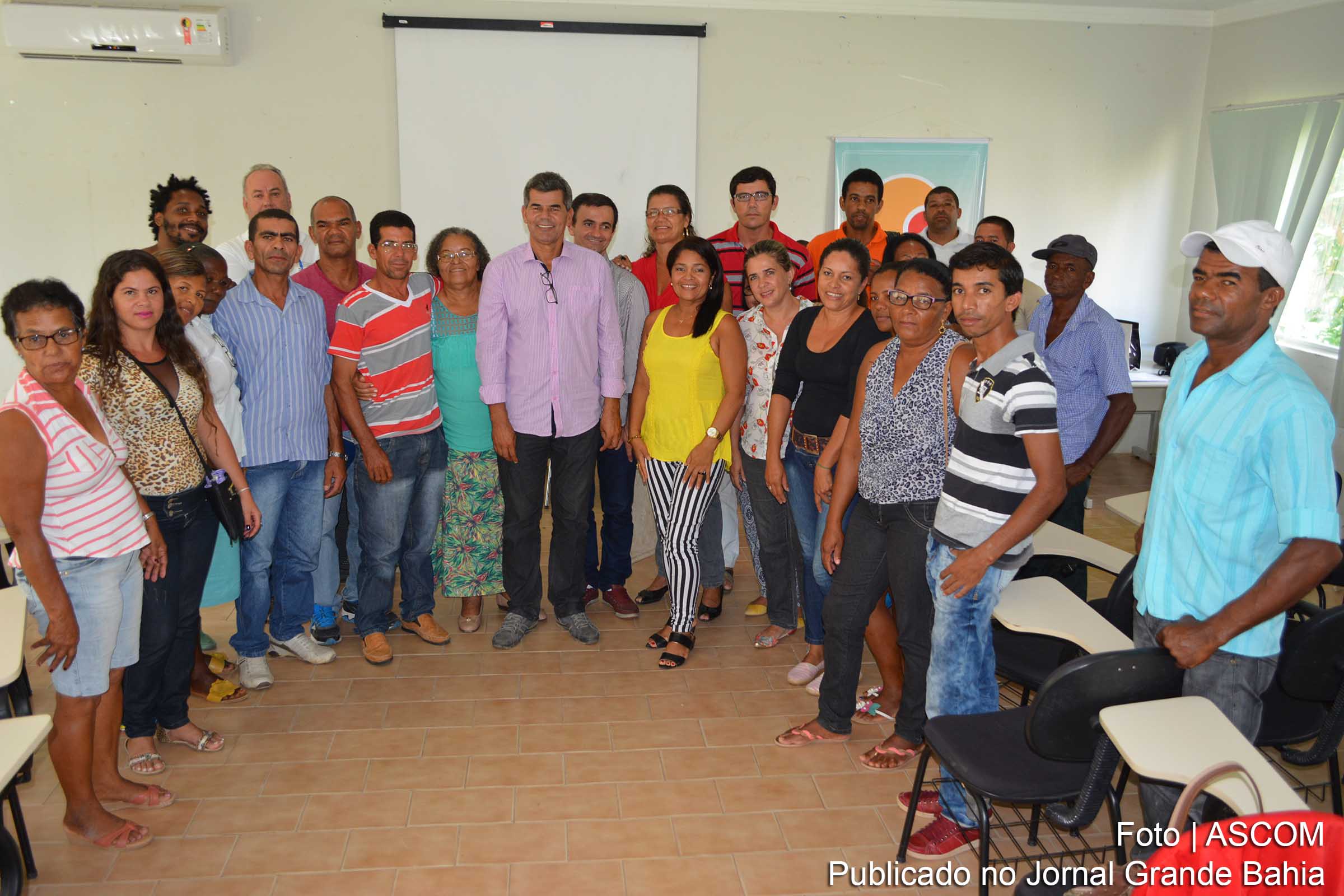 Deputado Givaldo da Silva Lopes (Gika Lopes) e membros de associações comunitárias.