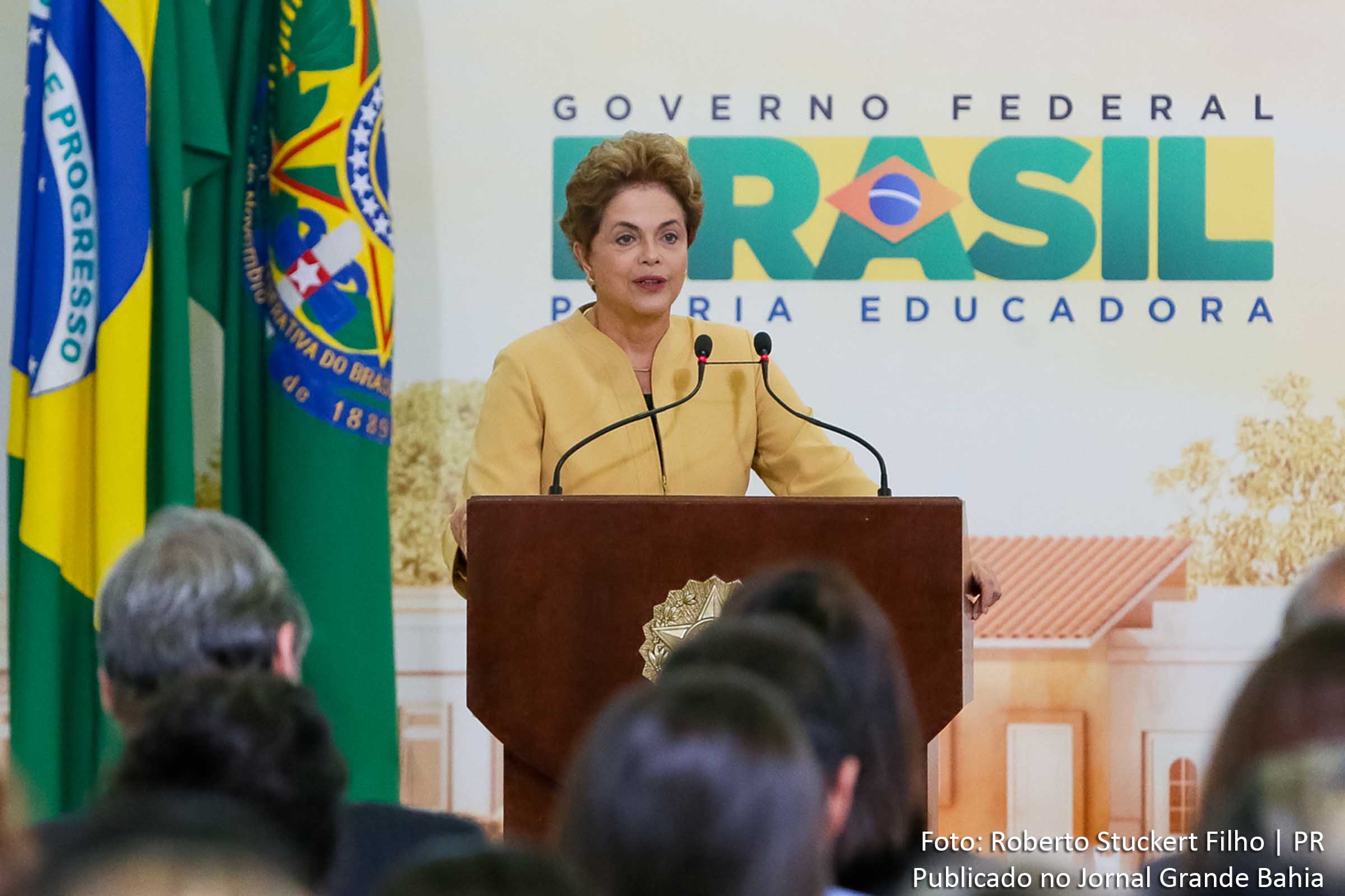 Dilma Rousseff: “Qualquer um que propõe fazer ajuste fiscal diminuindo as despesas com saúde da população está propondo um grande retrocesso, indo na contramão do interesse da população. ".