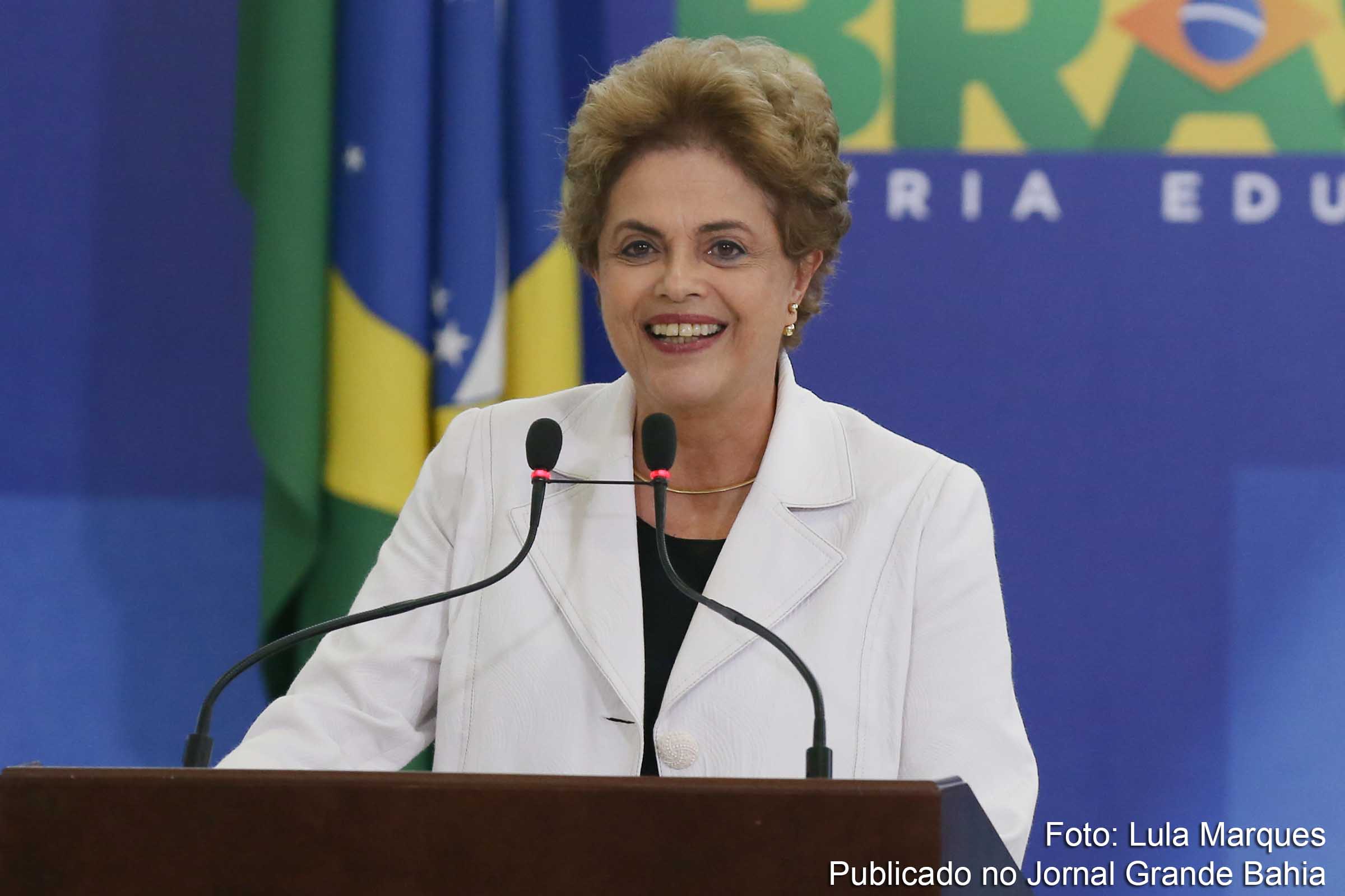 Presidente Dilma Rousseff recebe apoio dos alunos da PUC de São Paulo.