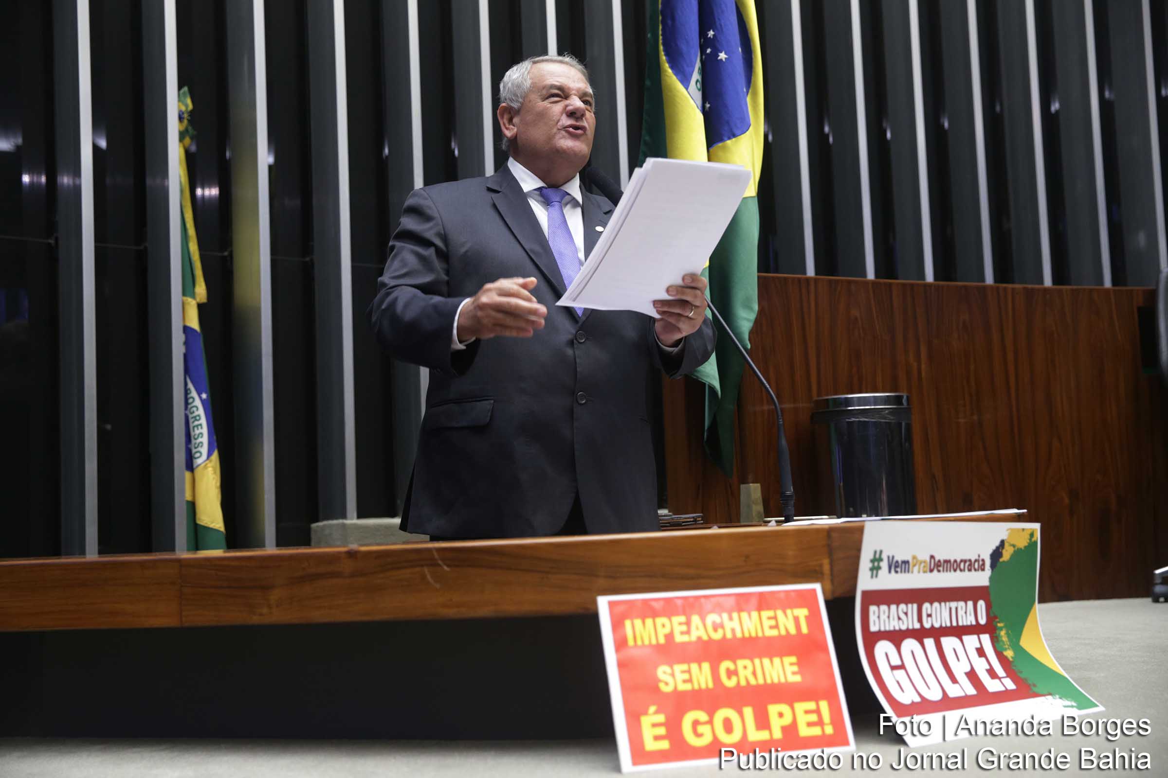 Sessão especial para discussão e votação do parecer do dep. Jovair Arantes (PTB-GO), aprovado em comissão especial, que recomenda a abertura do processo de impeachment da presidente da República - Dep. Givaldo Carimbão (PHS/AL).