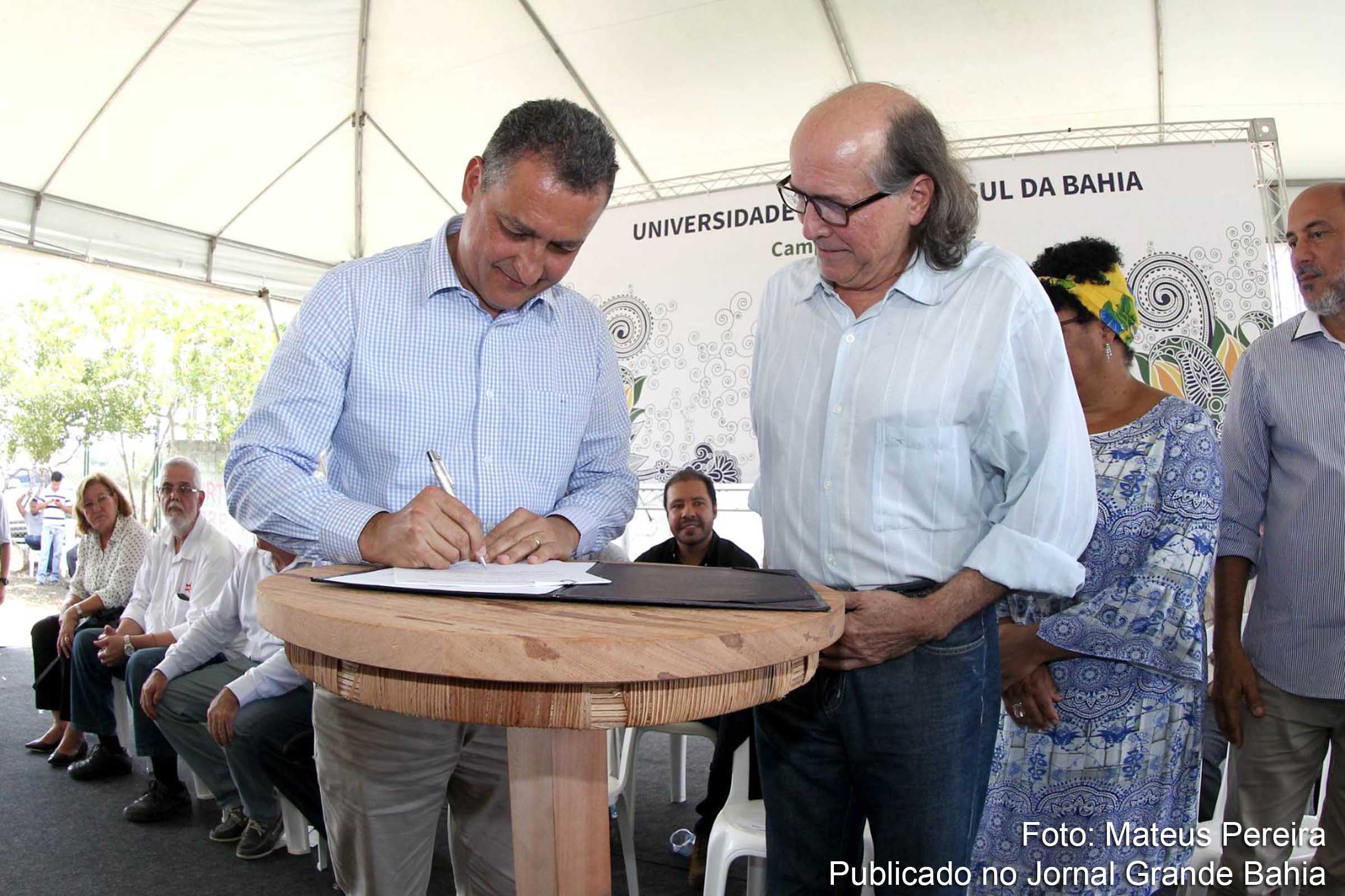 Governador Rui Costa assina Termo de Cessão de Uso do Bem Imóvel com a UFSB, no município de Teixeira de Freitas.