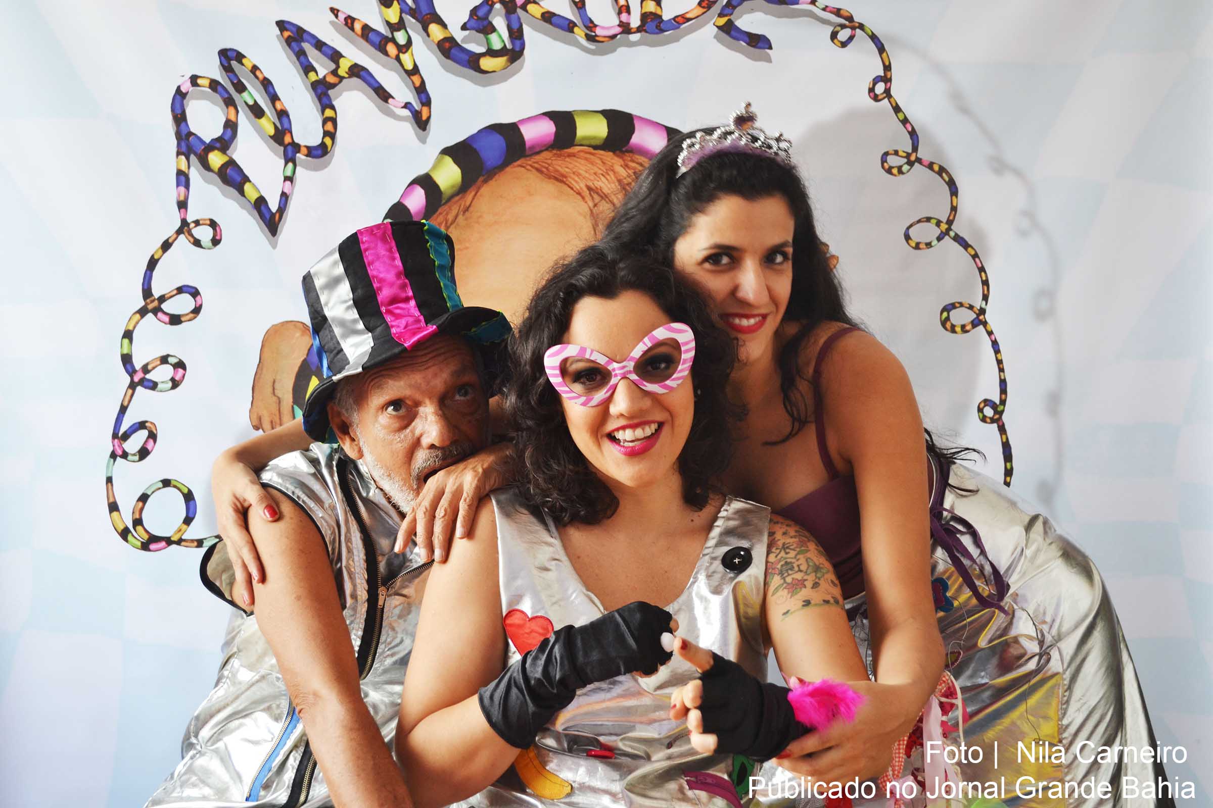 Helson, Marcela e Taís integrantes da peça teatral Playgrude.