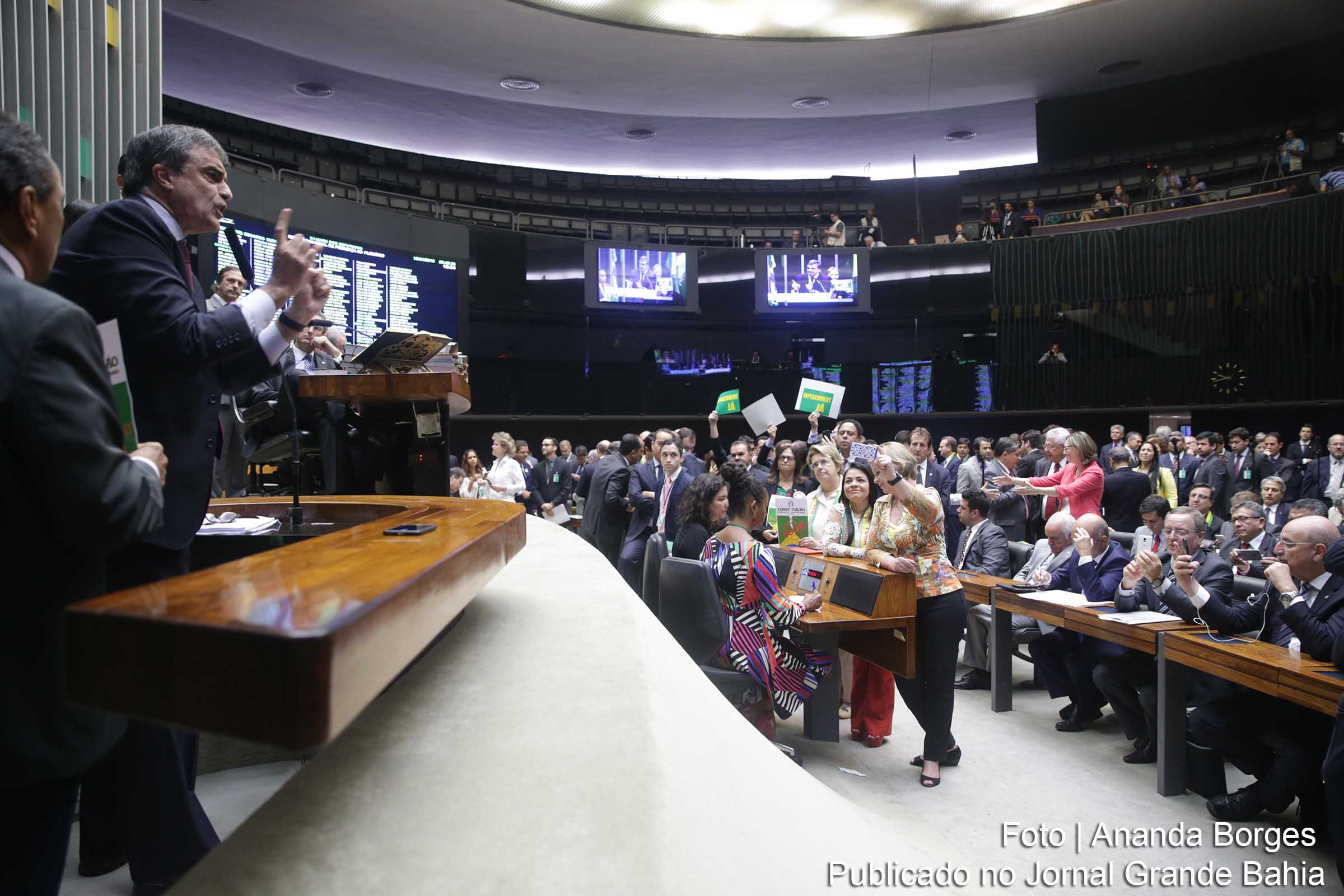 José Eduardo Cardozo voltou a dizer que a abertura do processo contra Dilma é resultado de desvio de poder do presidente da Câmara e repetiu que as pedaladas fiscais eram permitidas pelo Tribunal de Contas e, portanto, não eram ilegais.